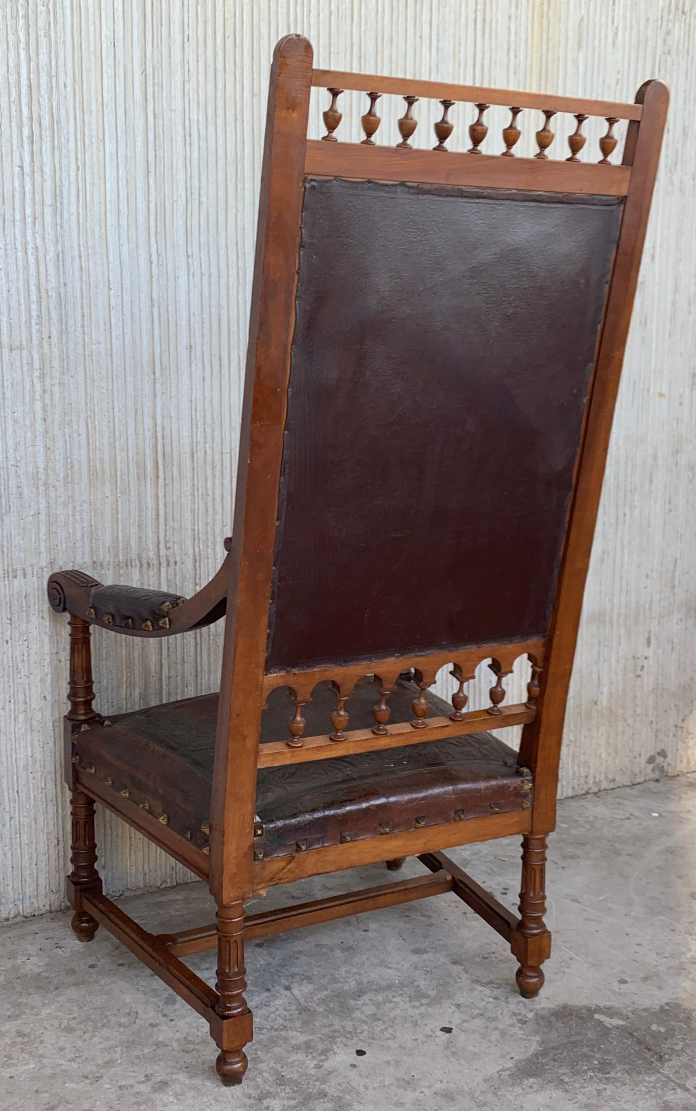 Louis XVI Style Italian Pair of Carved Walnut Armchairs, 1900s In Good Condition For Sale In Miami, FL