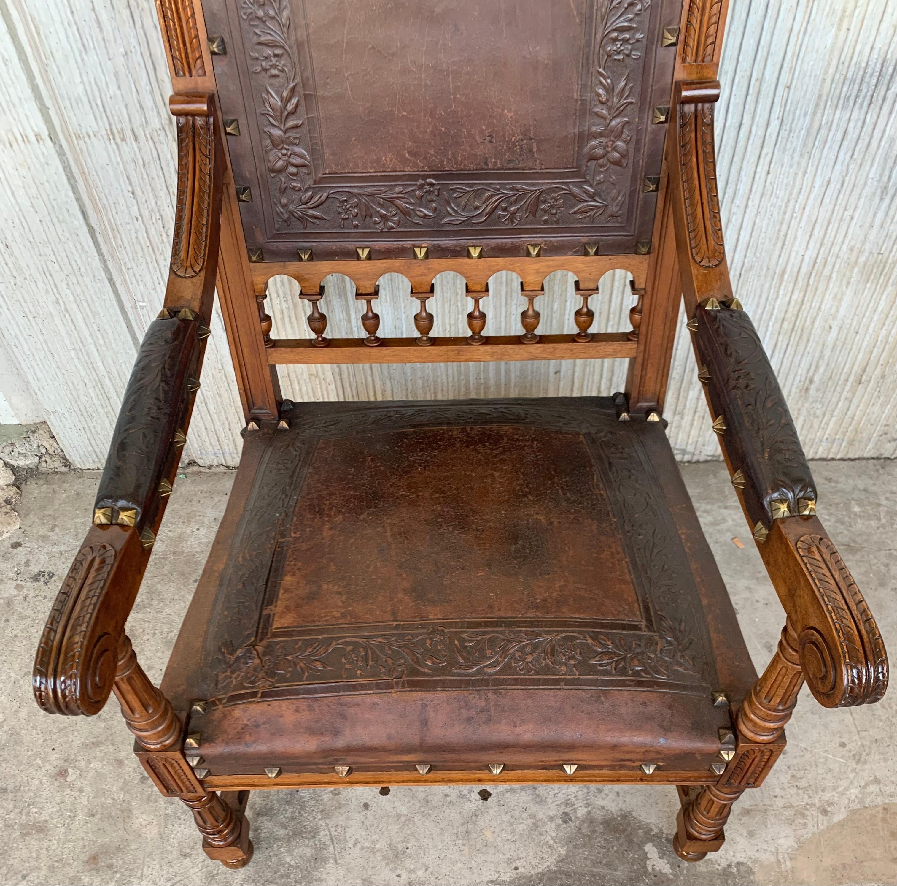 Louis XVI Style Italian Pair of Carved Walnut Armchairs, 1900s For Sale 3
