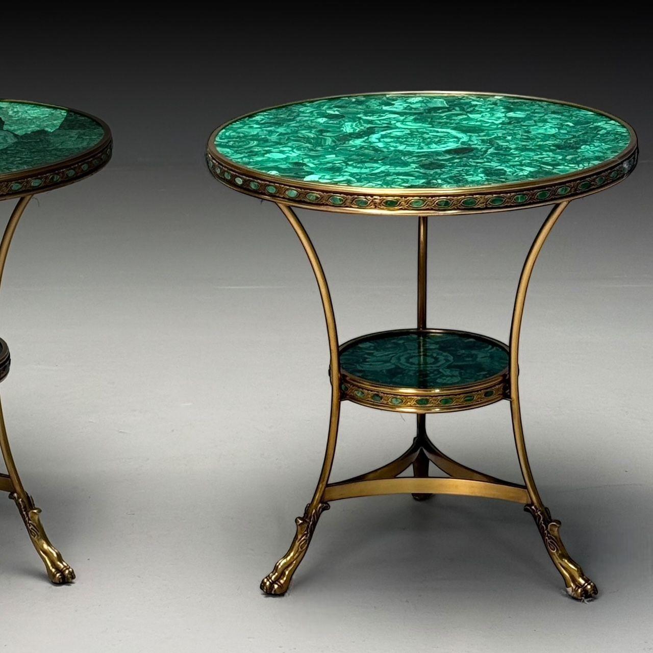 Guéridons de style Louis XVI, bijoux, malachite, bronze, France, C.I.C.

Élevez votre intérieur avec cette exquise paire de tables d'appoint en guéridon en placage de malachite bijou. Chaque table comporte une étagère à deux niveaux, méticuleusement