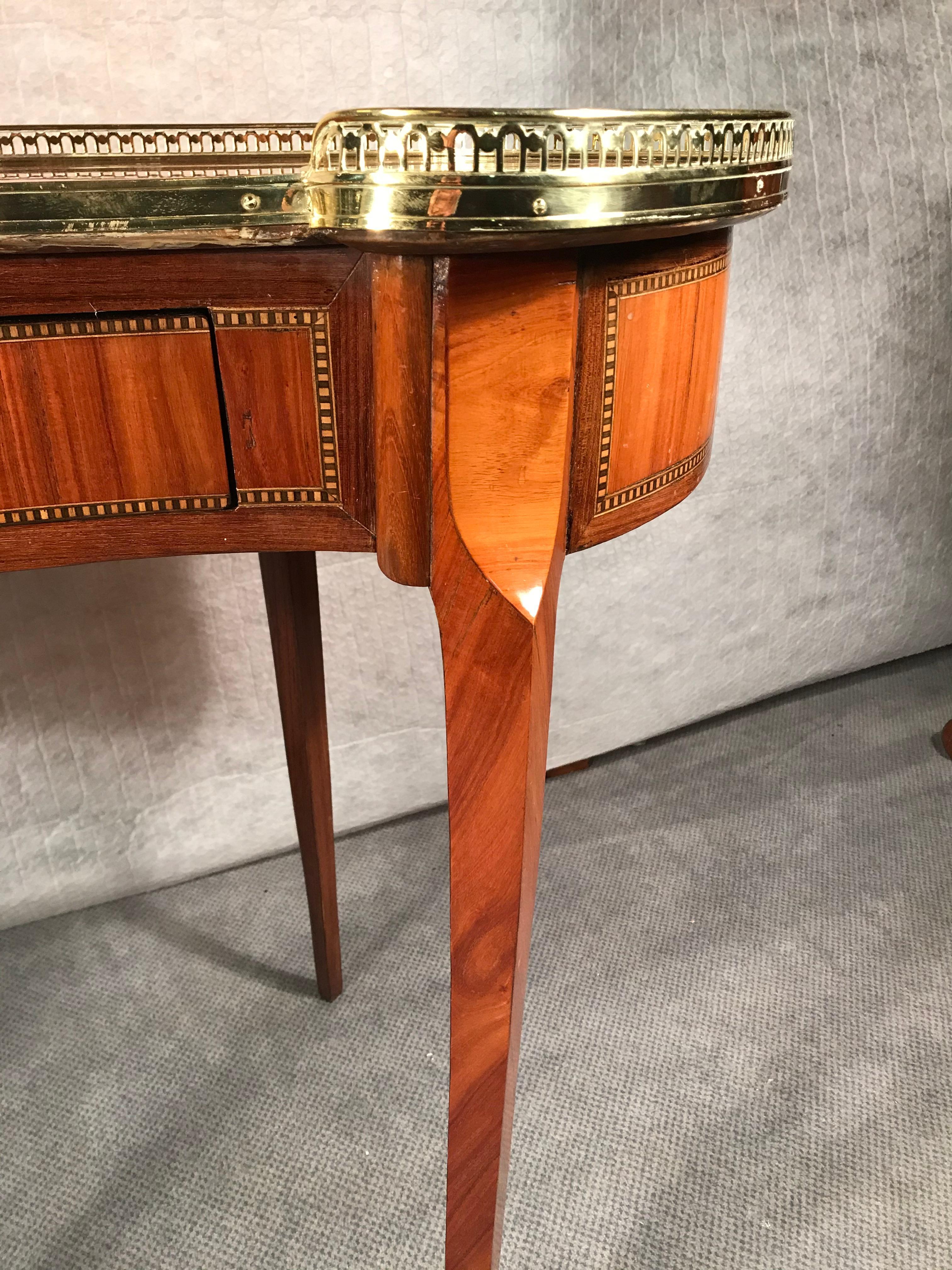 Small kidney shaped Louis XVI style desk made in France around 1860.
Beautiful rosewood and king wood veneer, with exquisite brass gallery. 
In very good original condition.