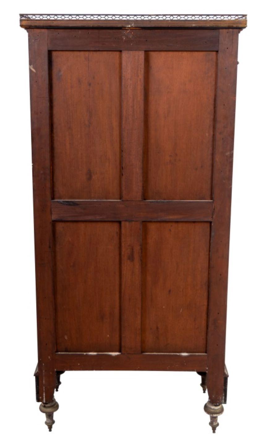 Ottone Vitrina in stile Luigi XVI in legno di Re e intarsi in ottone in vendita