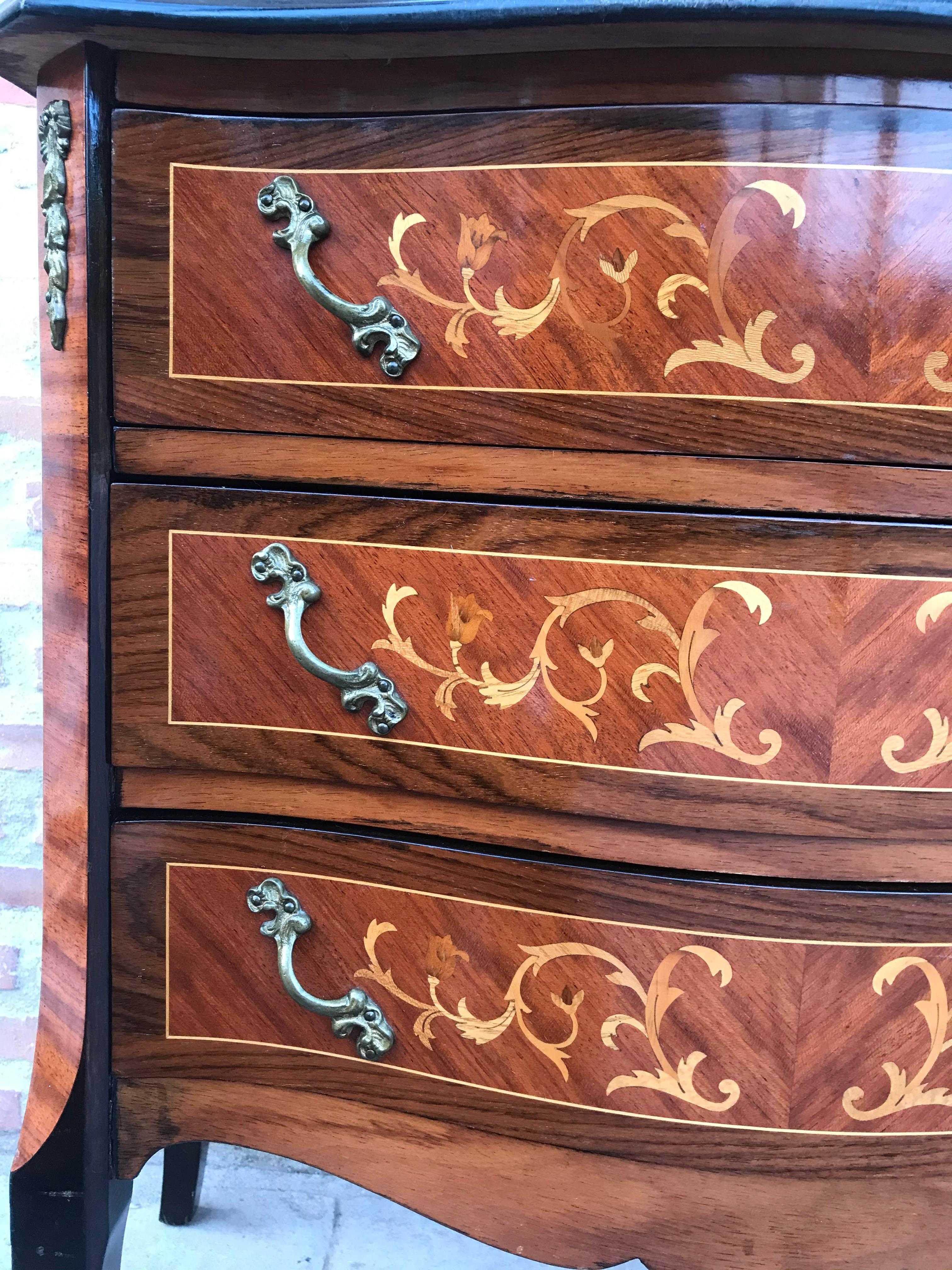 20th Century Louis XVI Style Kingwood and Marquetry Commode For Sale