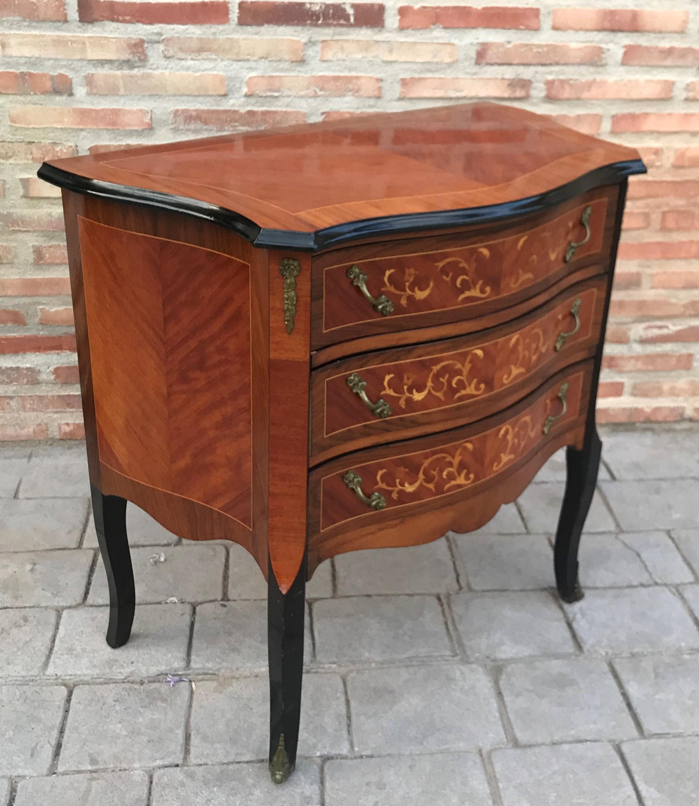 Louis XVI Style Kingwood and Marquetry Commode with Mirror In Good Condition For Sale In Miami, FL