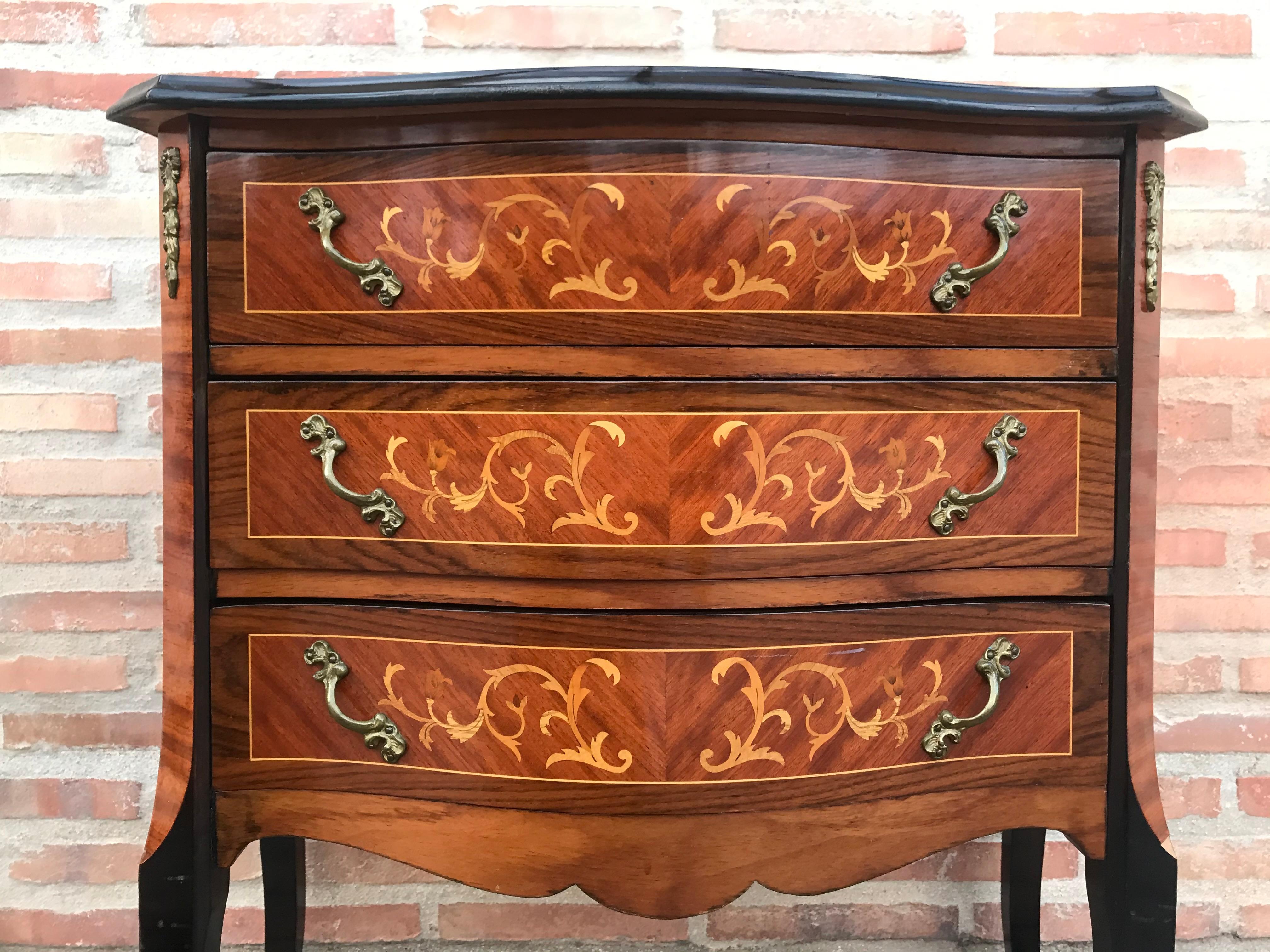 Commode in stile Luigi XVI in legno di Re e intarsio con specchio in vendita 1