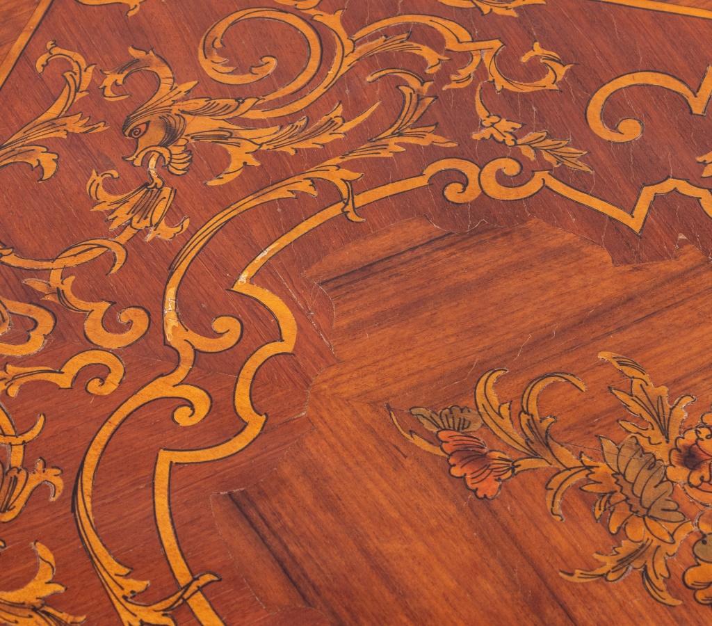 Bois de violette Table d'appoint en bois de roi et marqueterie de style Louis XVI en vente