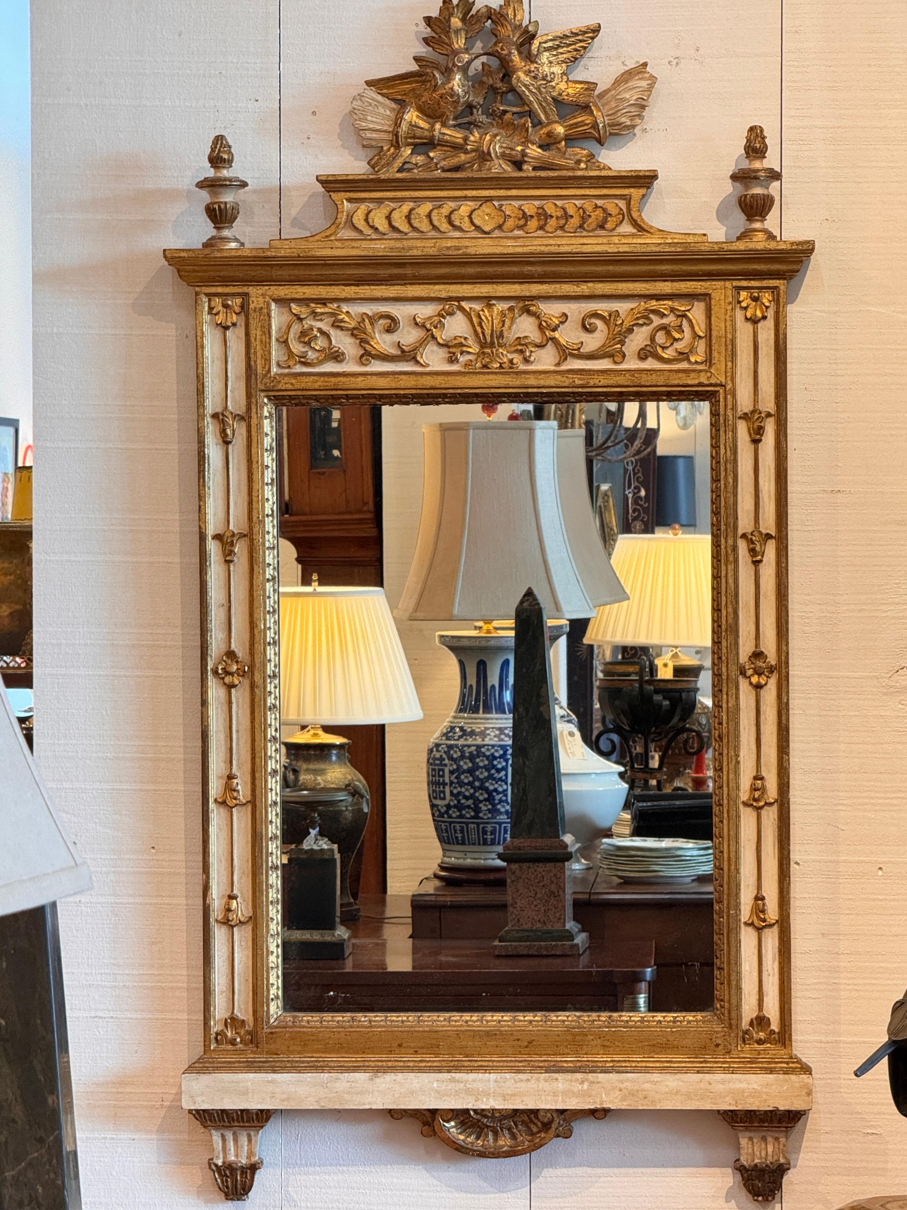 LaBarge-Spiegel im Louis-XVI-Stil mit vergoldetem Wappen (Französisch) im Angebot
