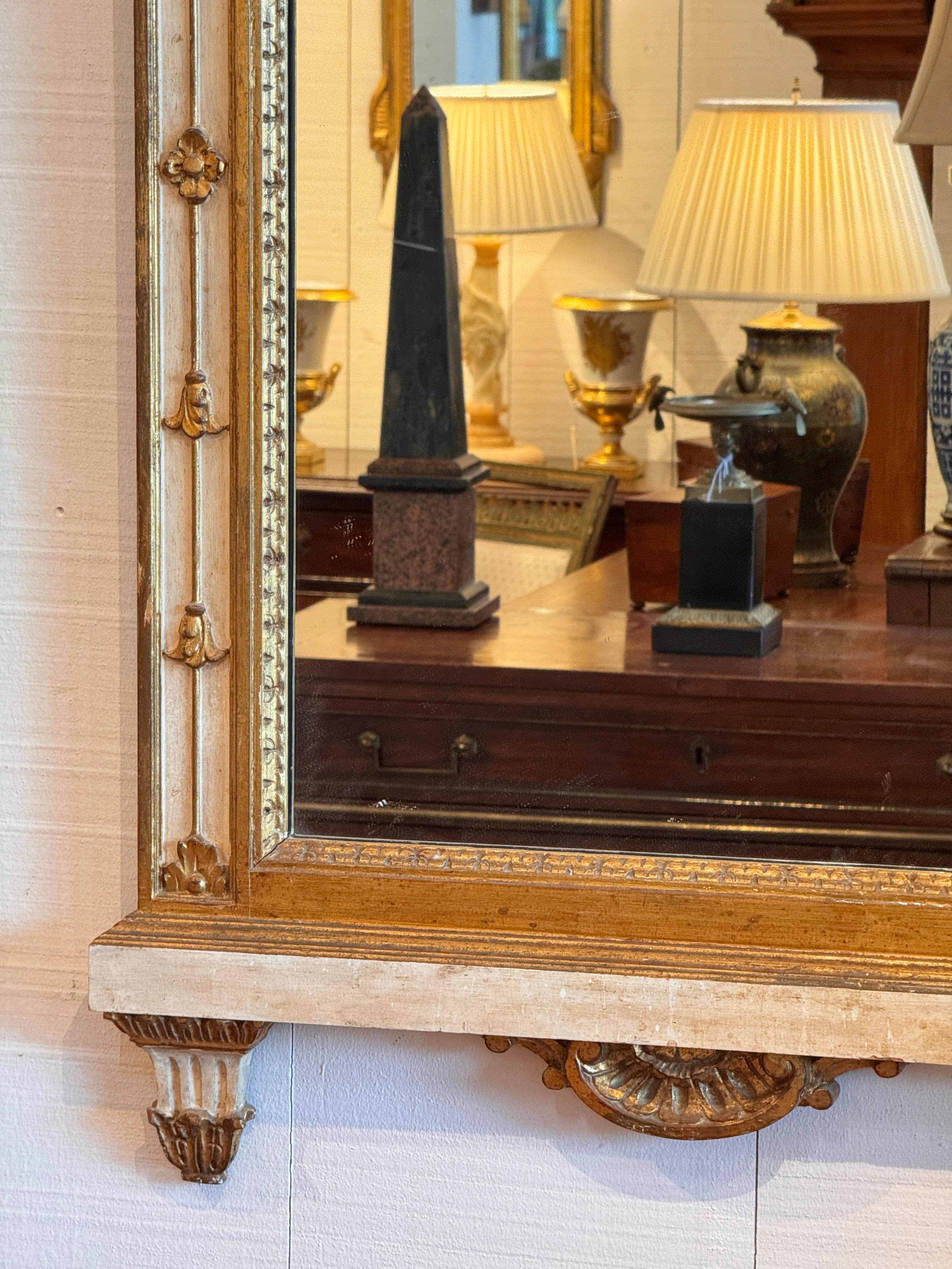LaBarge-Spiegel im Louis-XVI-Stil mit vergoldetem Wappen im Zustand „Gut“ im Angebot in Charlottesville, VA