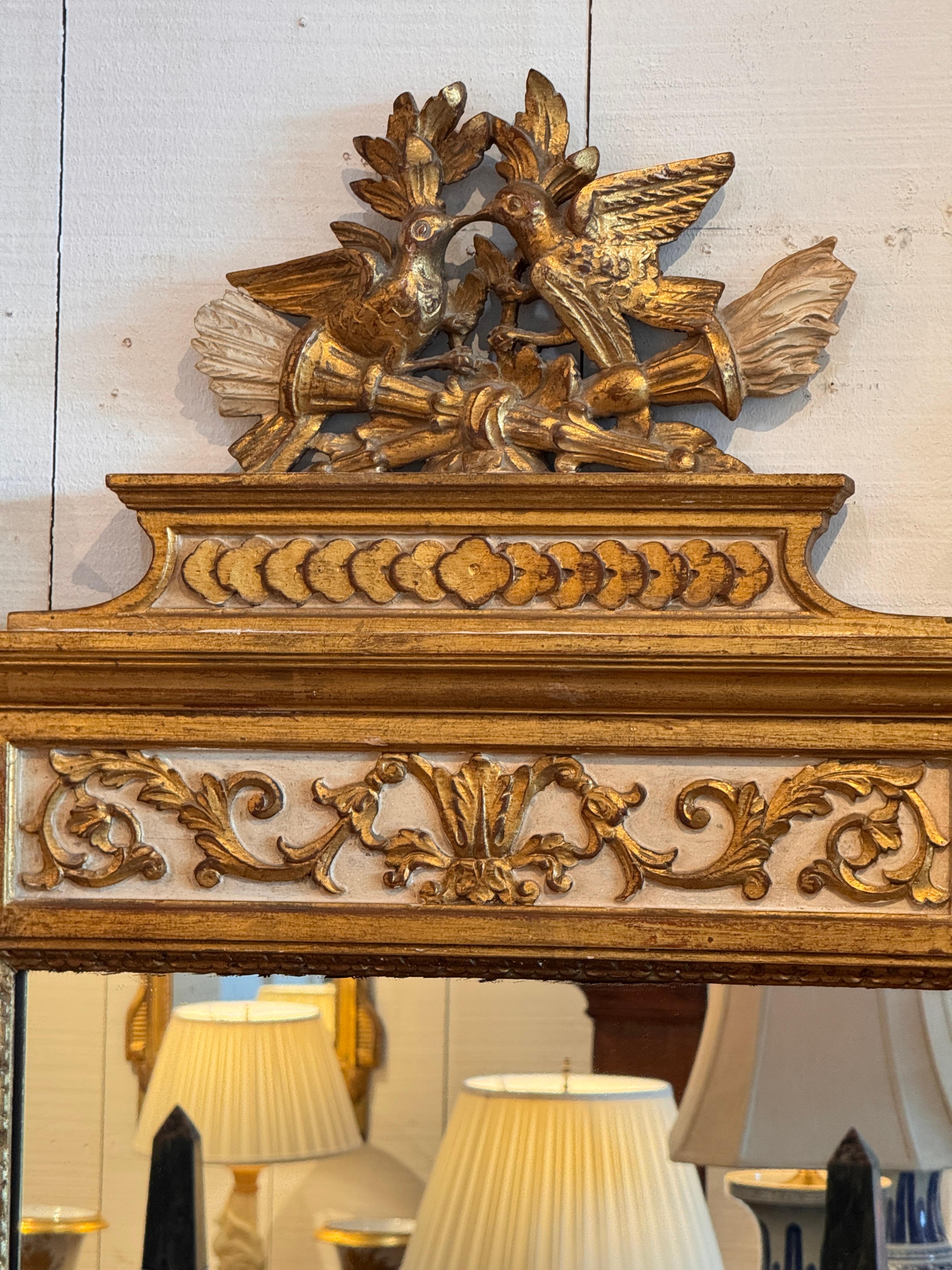 LaBarge-Spiegel im Louis-XVI-Stil mit vergoldetem Wappen im Angebot 1