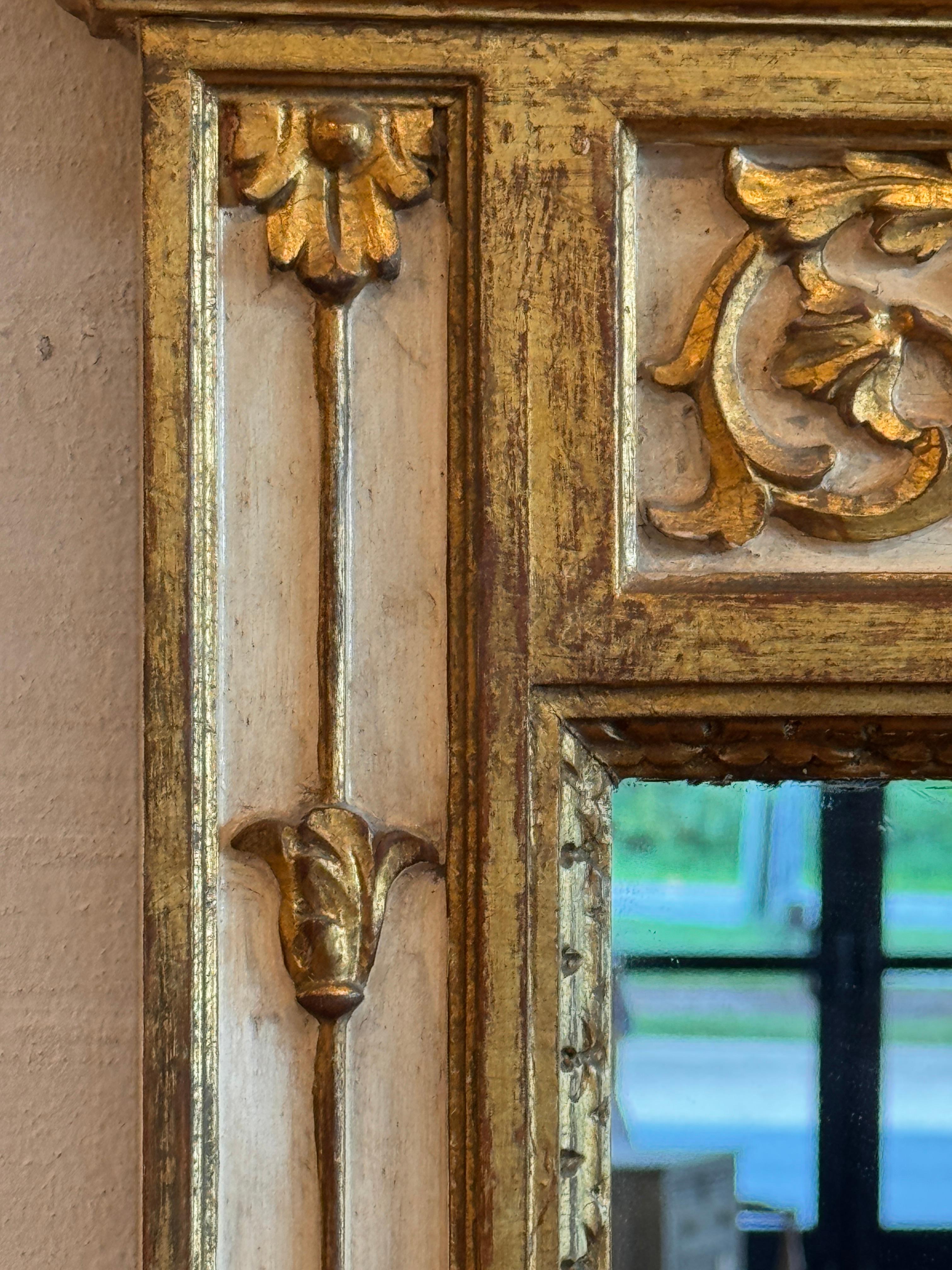 LaBarge-Spiegel im Louis-XVI-Stil mit vergoldetem Wappen im Angebot 2