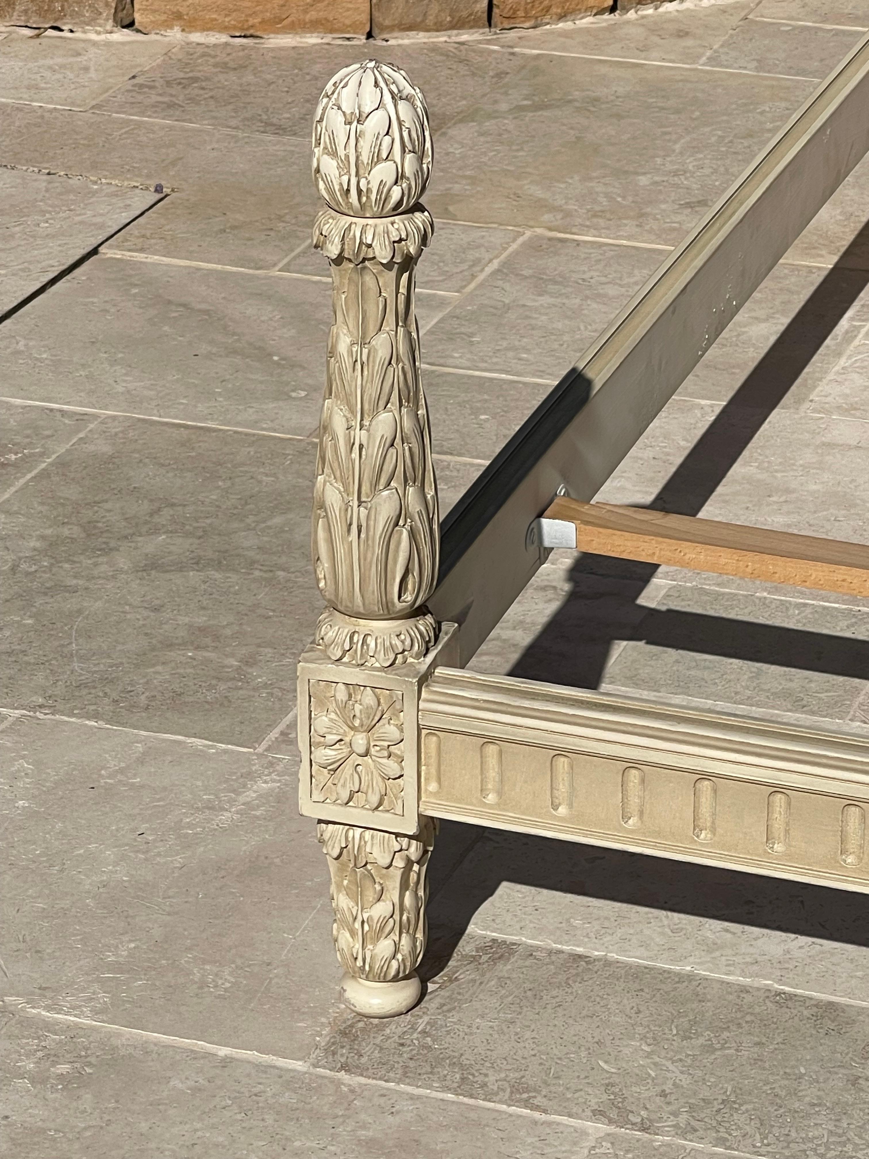 Bois Lit laqué de style Louis XVI, XIXème siècle en vente