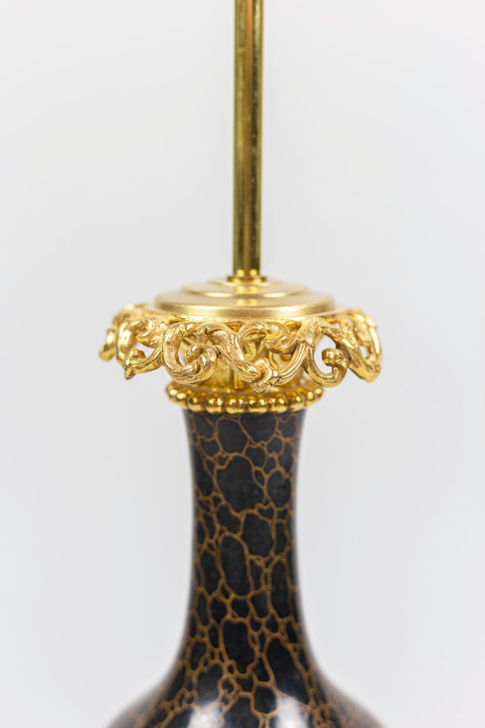 Lampe im Louis-XVI-Stil aus Porzellan und vergoldeter Bronze:: um 1880 (Louis XVI.) im Angebot