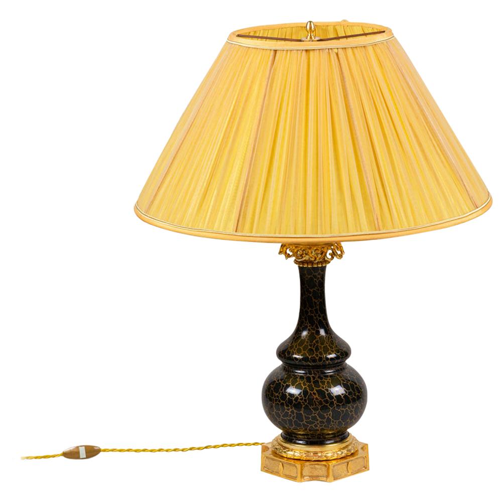 Lampe im Louis-XVI-Stil aus Porzellan und vergoldeter Bronze:: um 1880 im Angebot