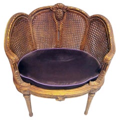 Grande chaise française de style Louis XVI à assise et dossier en paille de Vienne.