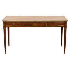 Bureau Plat en bronze doré avec dessus en cuir de style Louis XVI