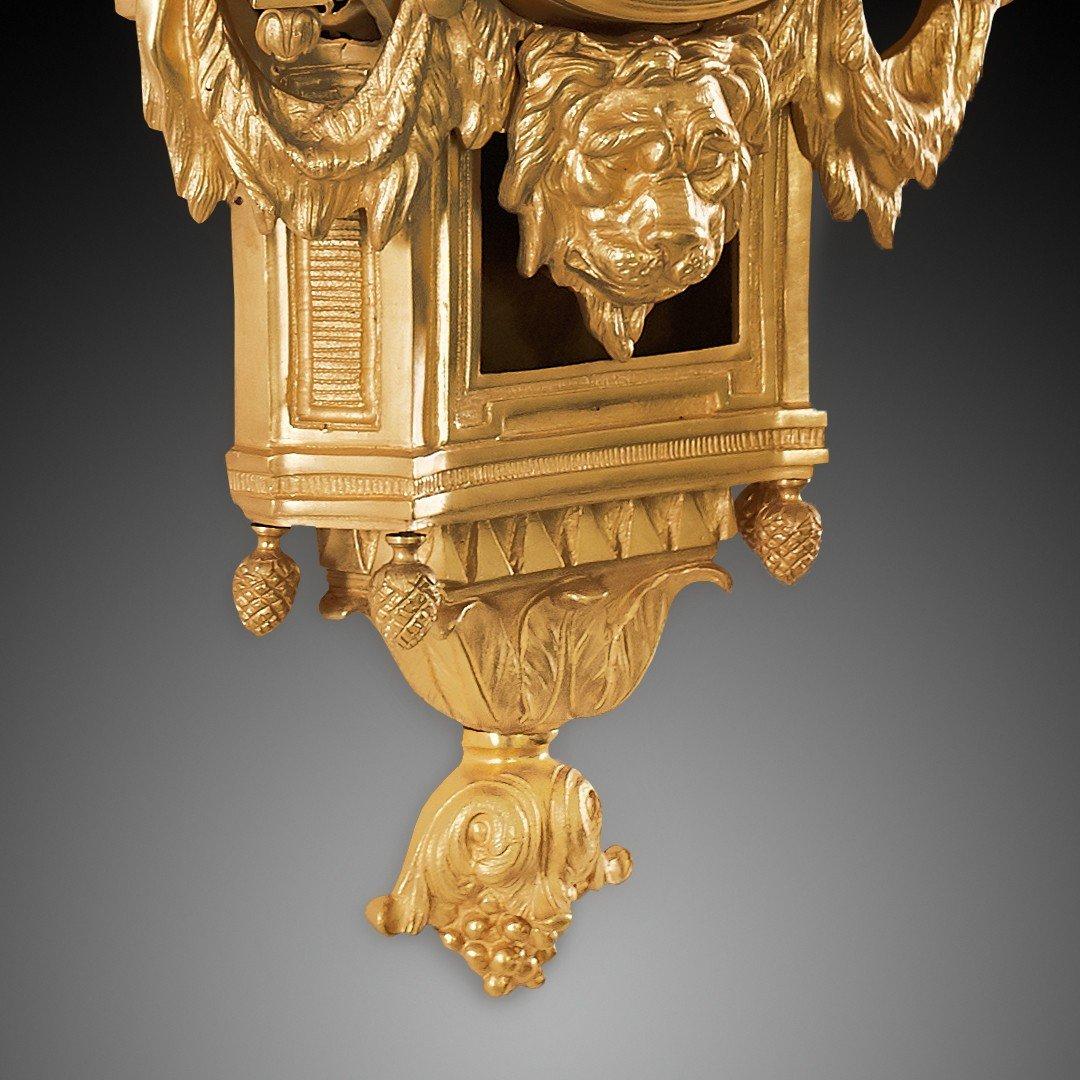 Fino al XVIII secolo Orologio da parete con maschera di leone in stile Luigi XVI in vendita