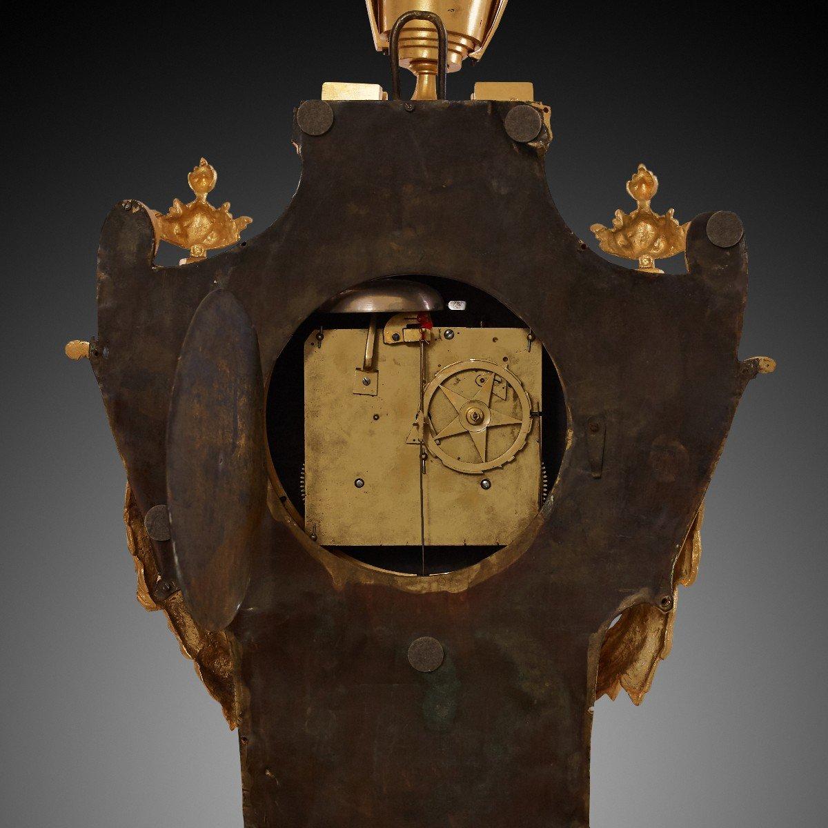Bronzo Orologio da parete con maschera di leone in stile Luigi XVI in vendita