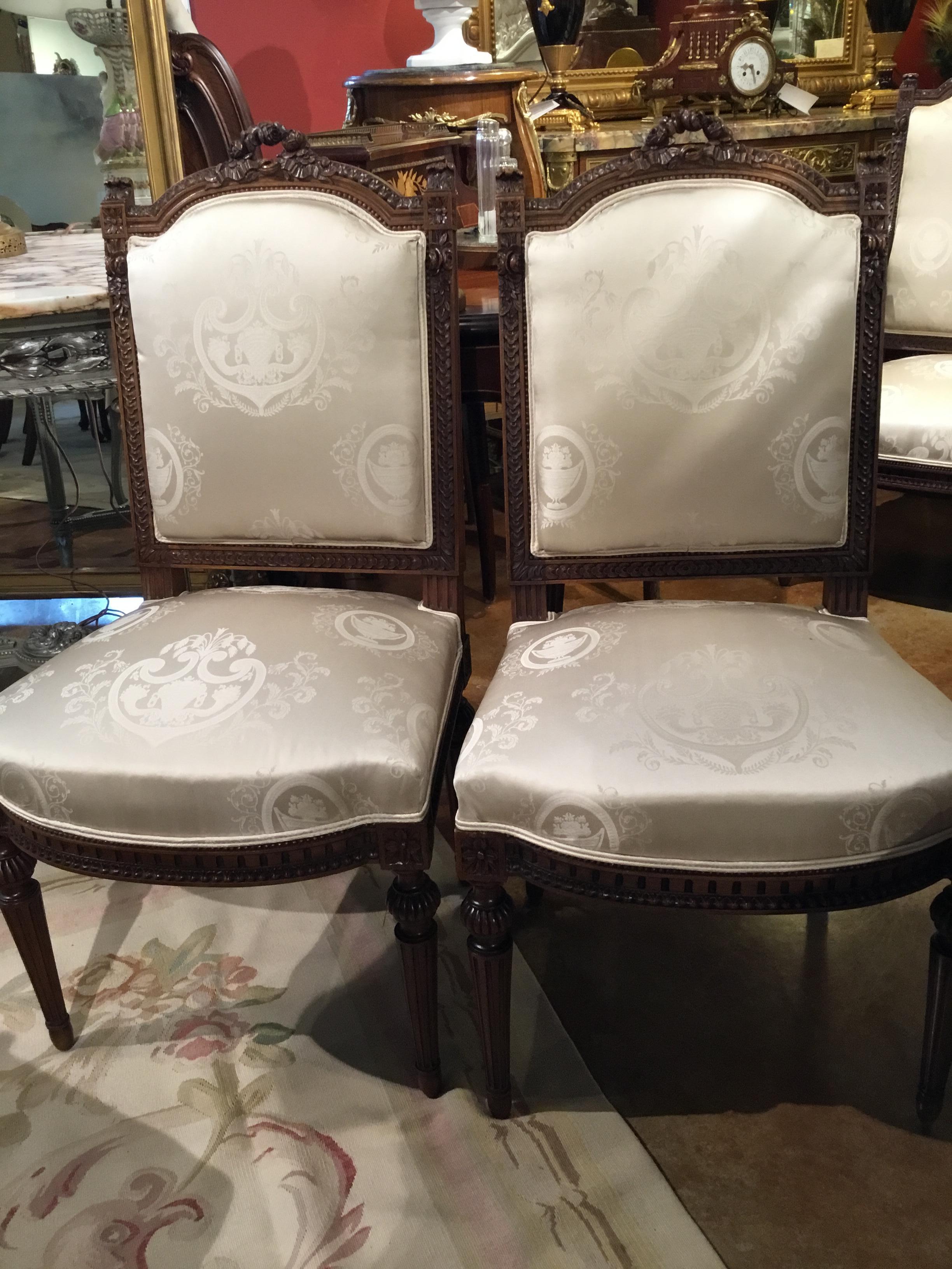 Suite de salon de style Louis XVI 19ème siècle Canapé Paire de chaises:: et 2 chevets en vente 3