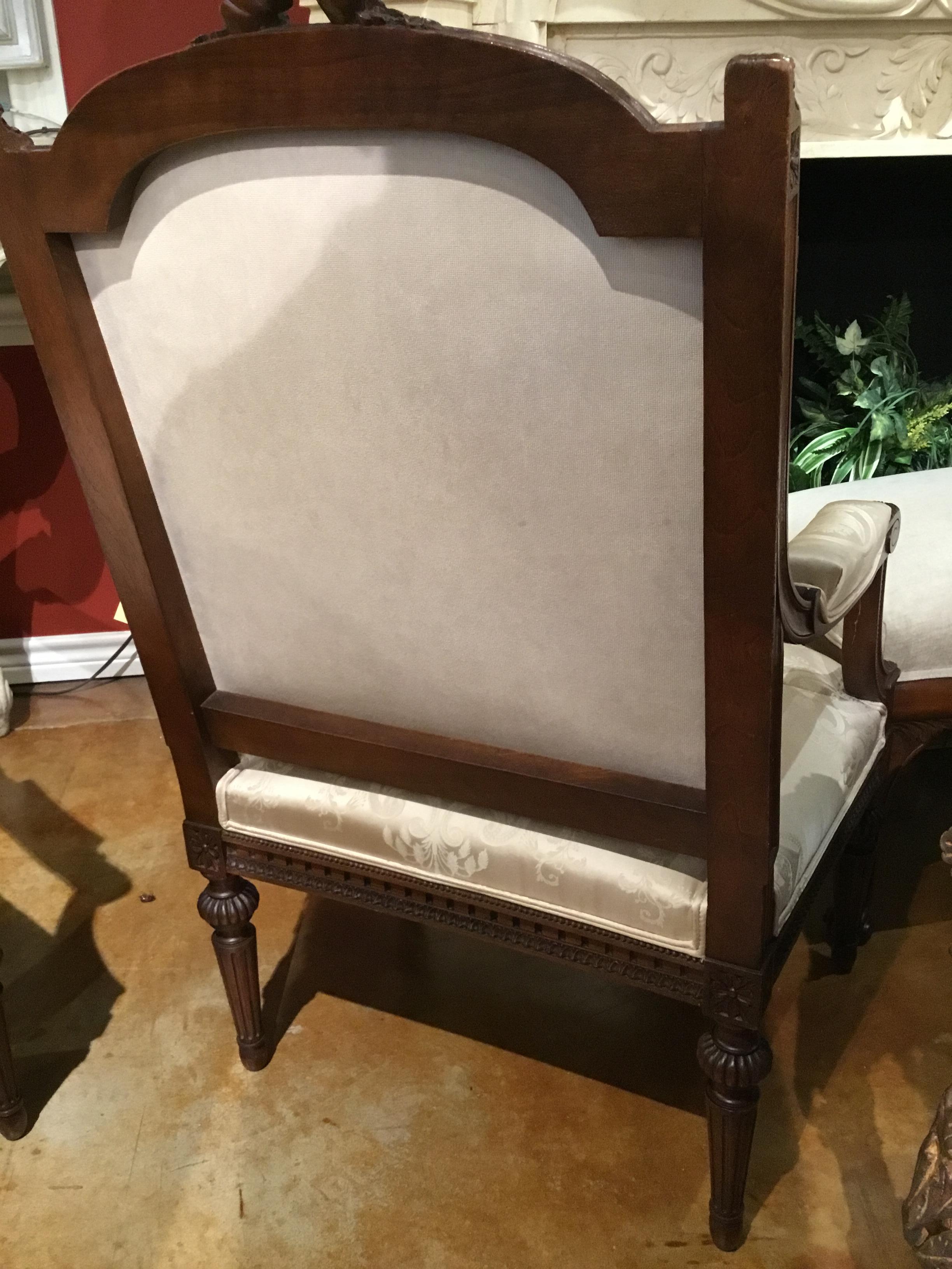 Suite de salon de style Louis XVI 19ème siècle Canapé Paire de chaises:: et 2 chevets en vente 1