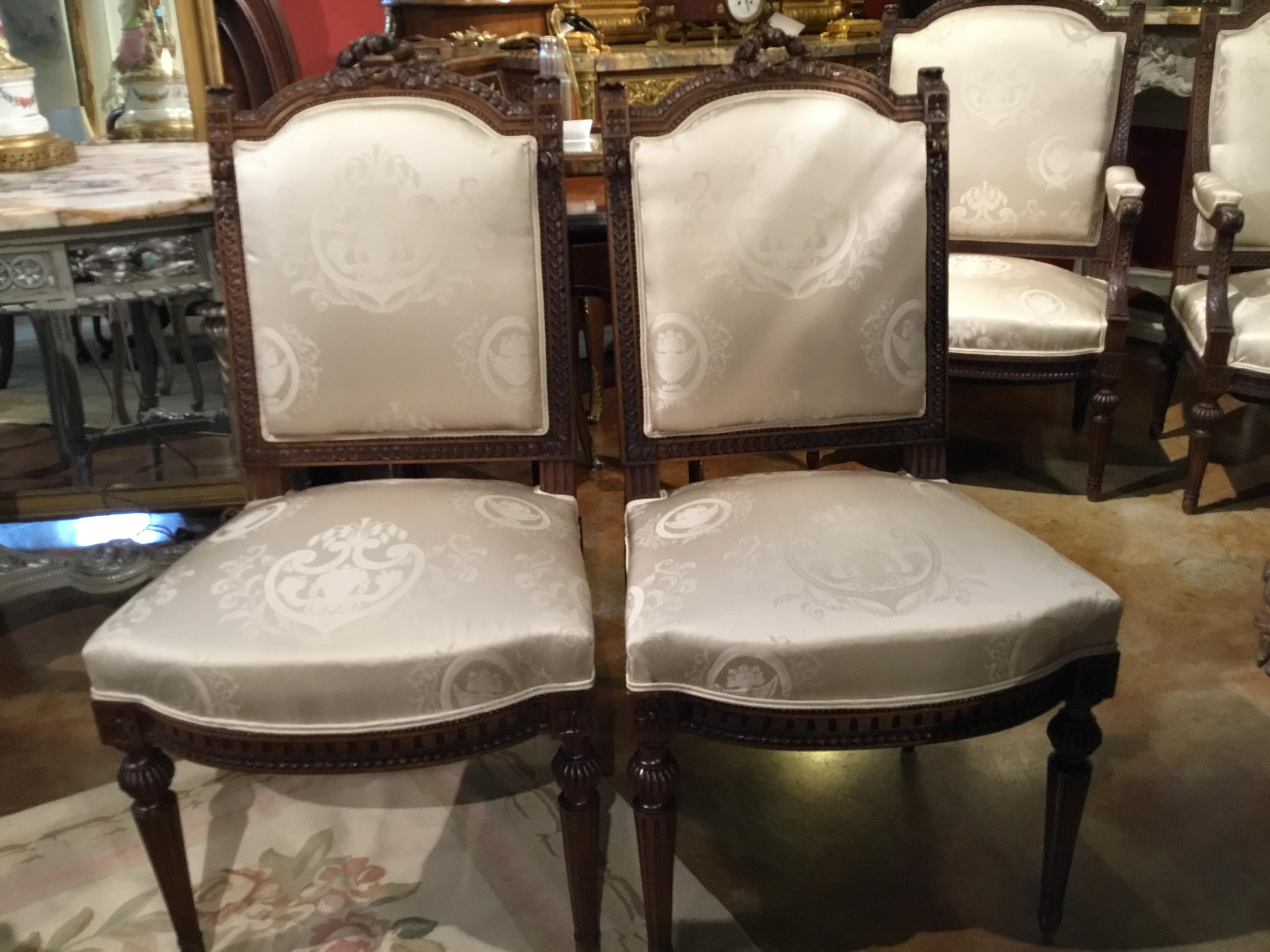 Suite de salon de style Louis XVI 19ème siècle Canapé Paire de chaises:: et 2 chevets en vente 2