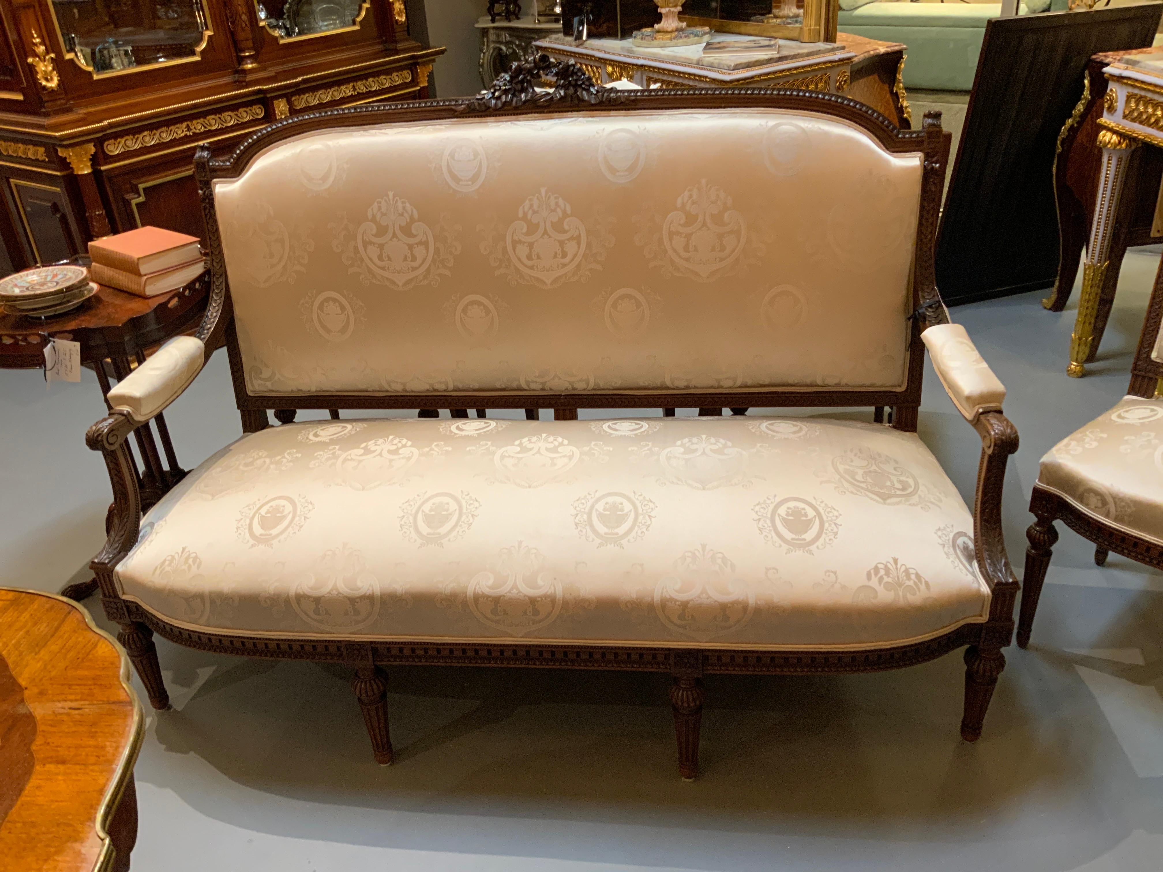 Suite de salon de style Louis XVI 19ème siècle Canapé Paire de chaises:: et 2 chevets en vente 6
