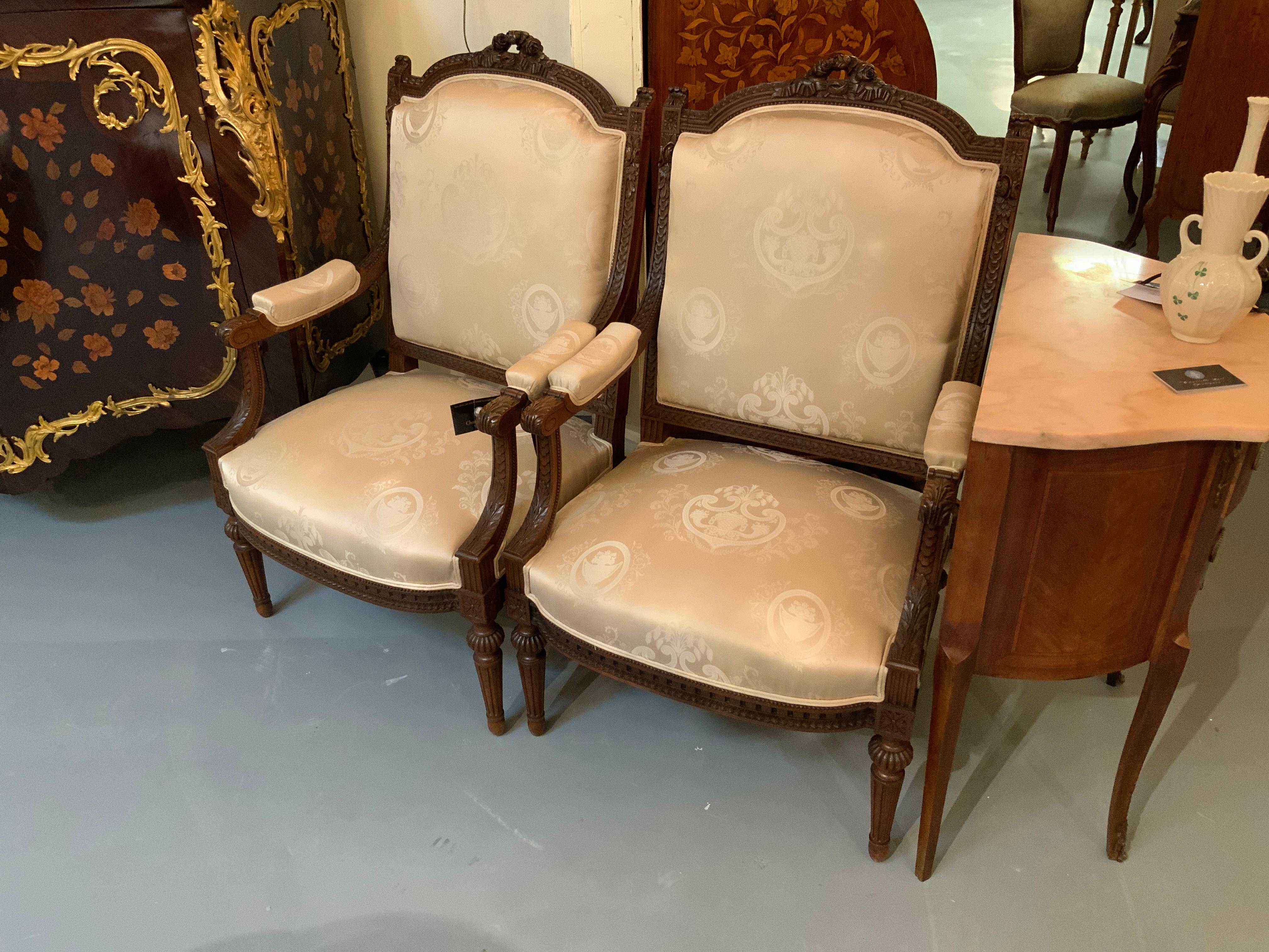 Suite de salon de style Louis XVI 19ème siècle Canapé Paire de chaises:: et 2 chevets en vente 7