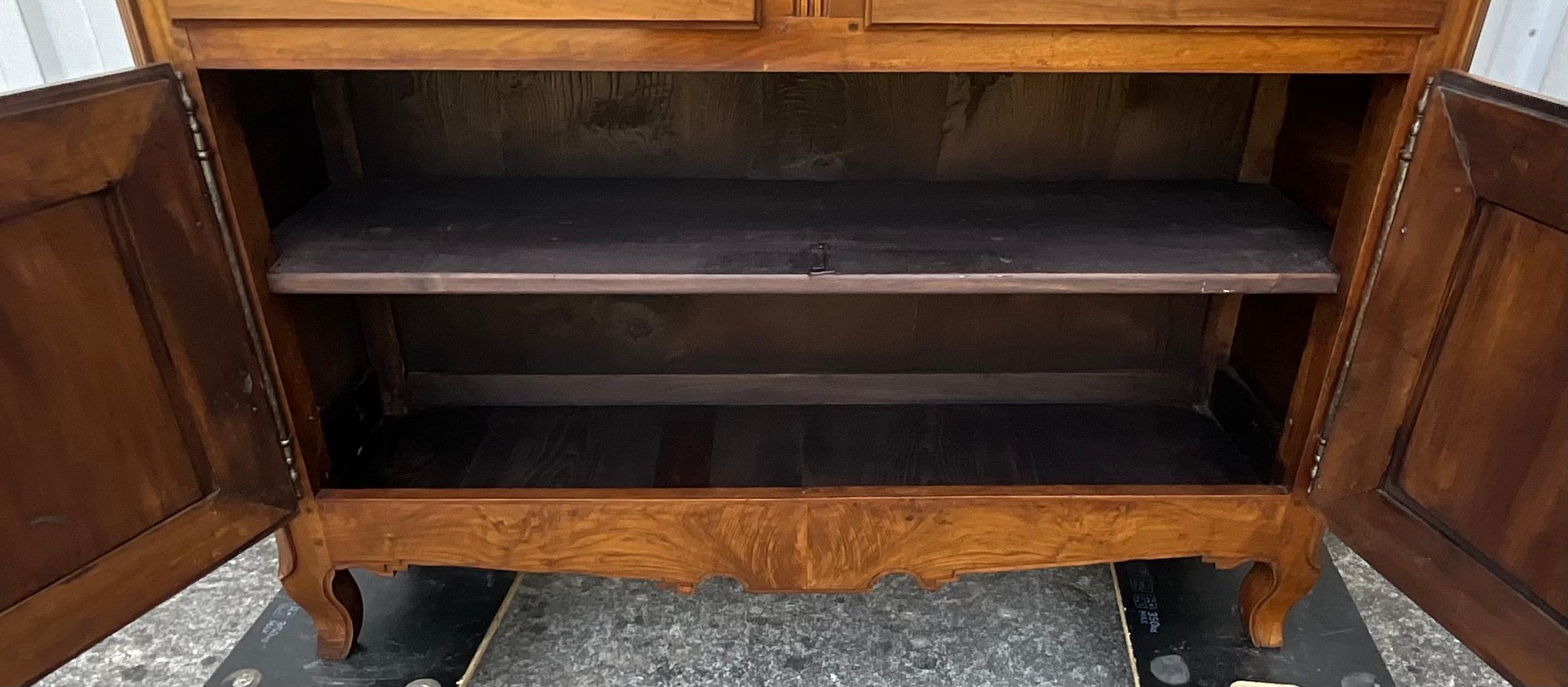 Louis XVI Style Low Sideboard In Solid Walnut, 19th Century in vendita 3