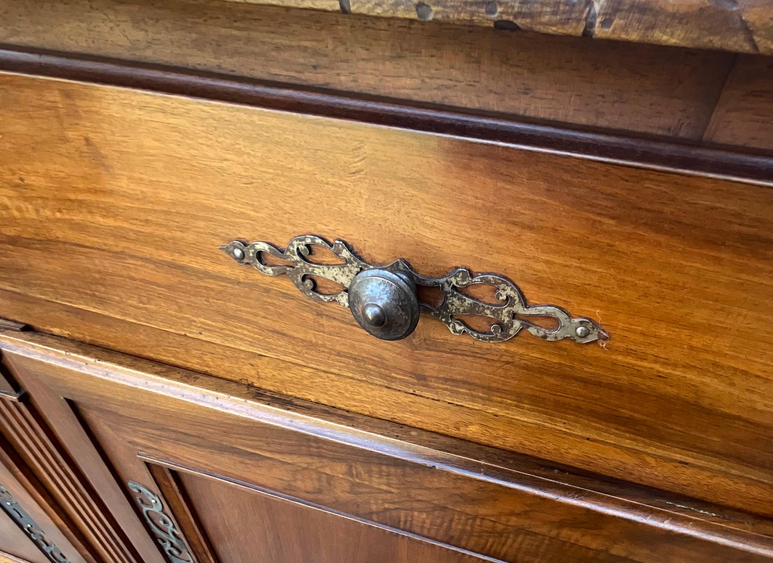 Francese Louis XVI Style Low Sideboard In Solid Walnut, 19th Century in vendita