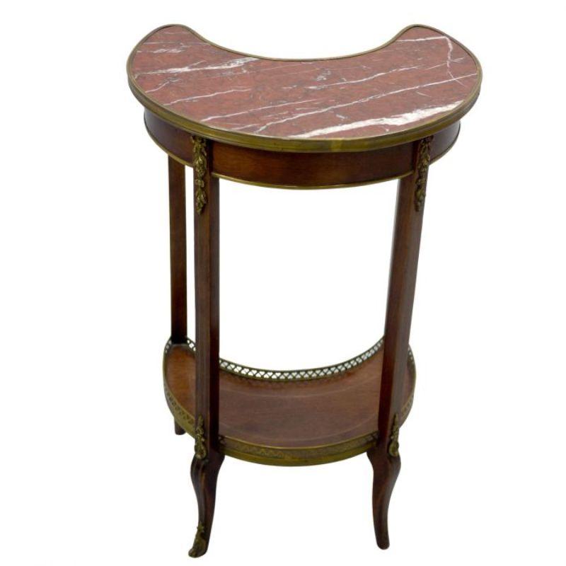 Louis XVI style mahogany bedside table, 19th century, height 76 cm for a diameter of 48 cm.

Additional information:
Style: French Louis 16th
Material: Mahogany, Marble & Onyx.