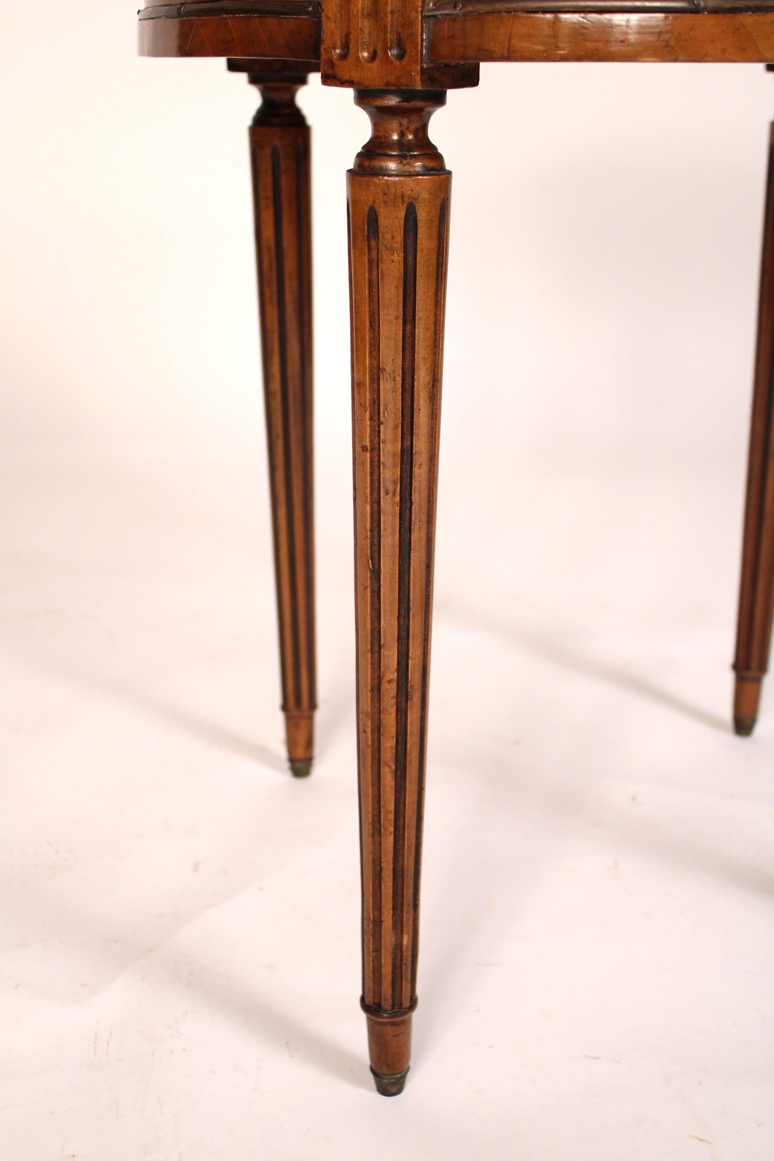Table bouillotte en acajou de style Louis XVI 5