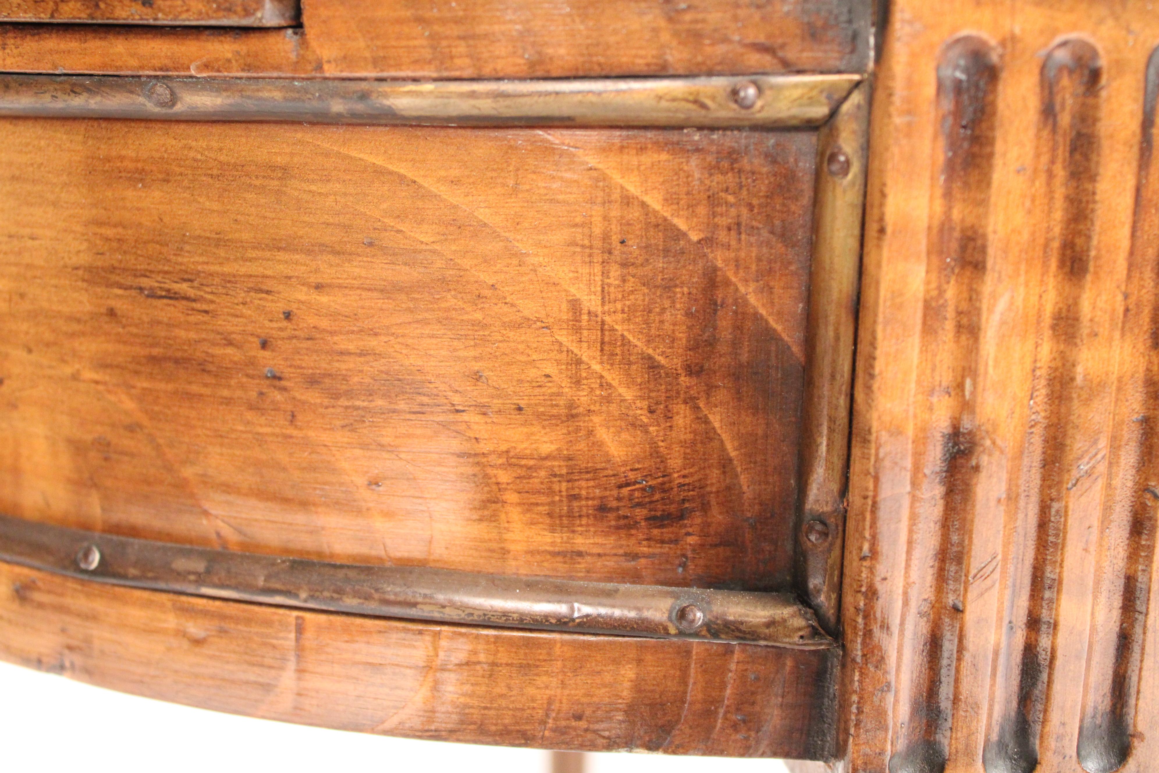 Table bouillotte en acajou de style Louis XVI 7