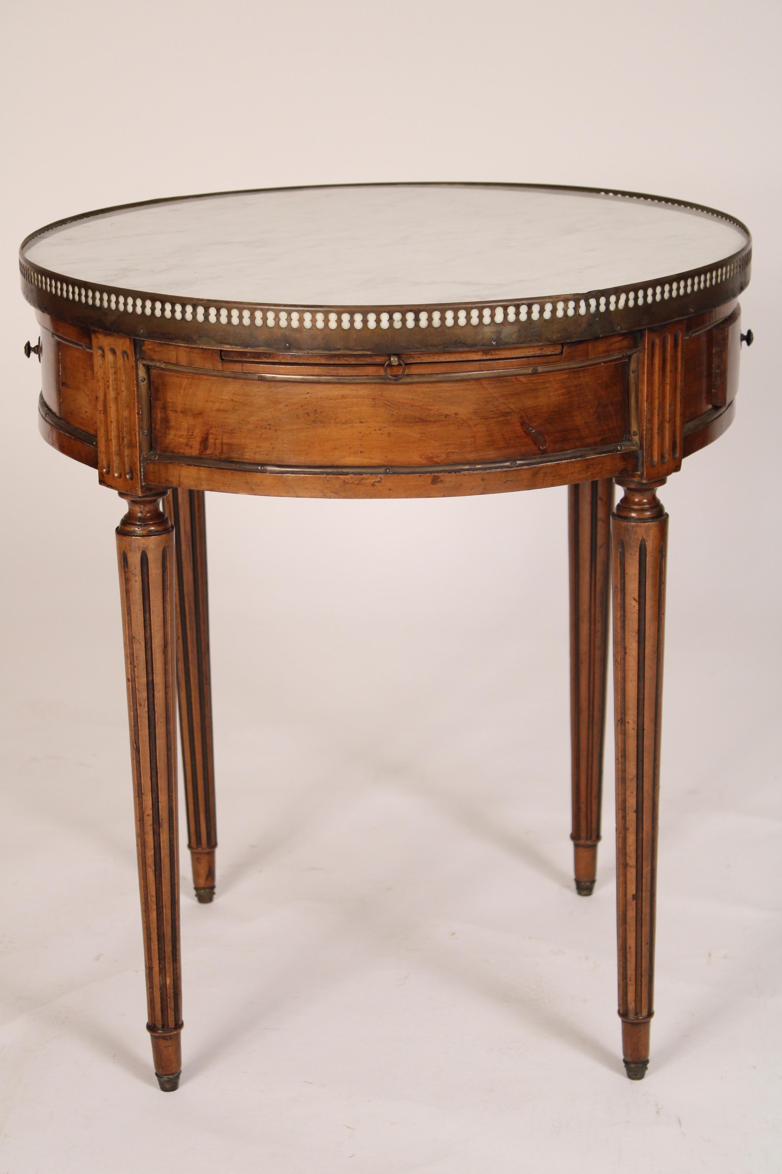 Milieu du XXe siècle Table bouillotte en acajou de style Louis XVI