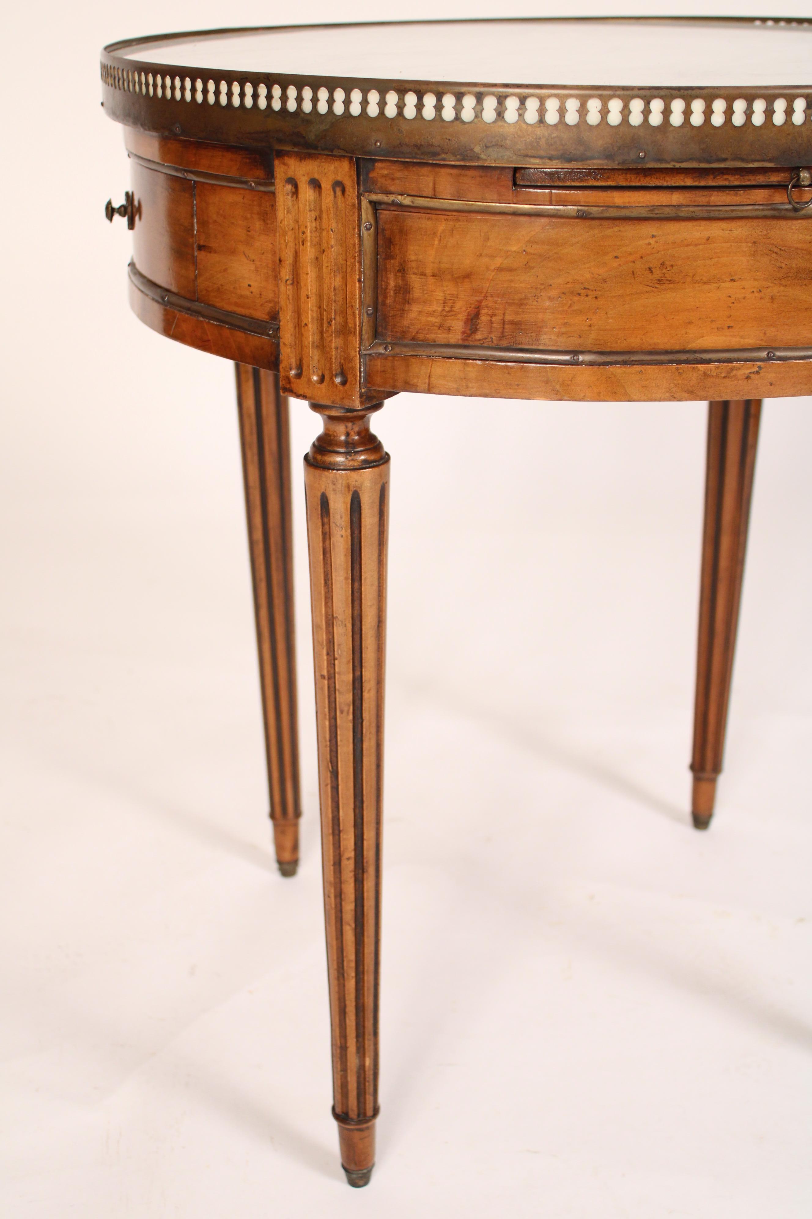 Laiton Table bouillotte en acajou de style Louis XVI