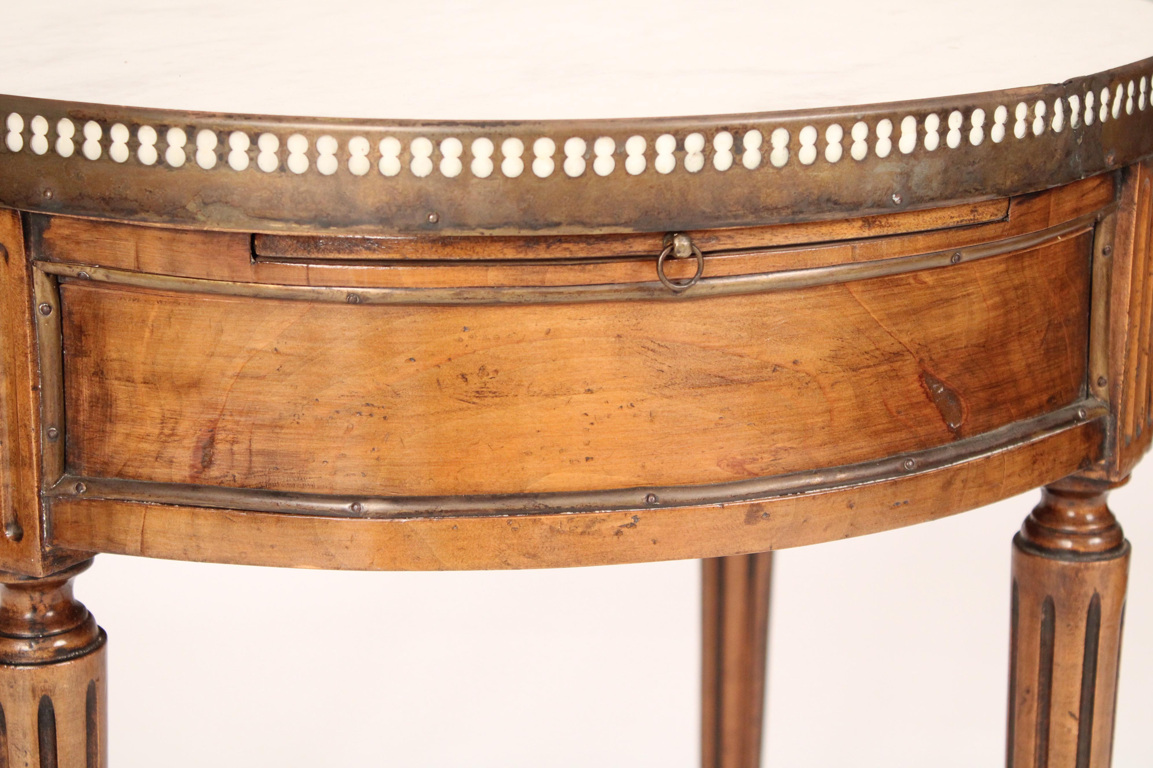 Table bouillotte en acajou de style Louis XVI 4