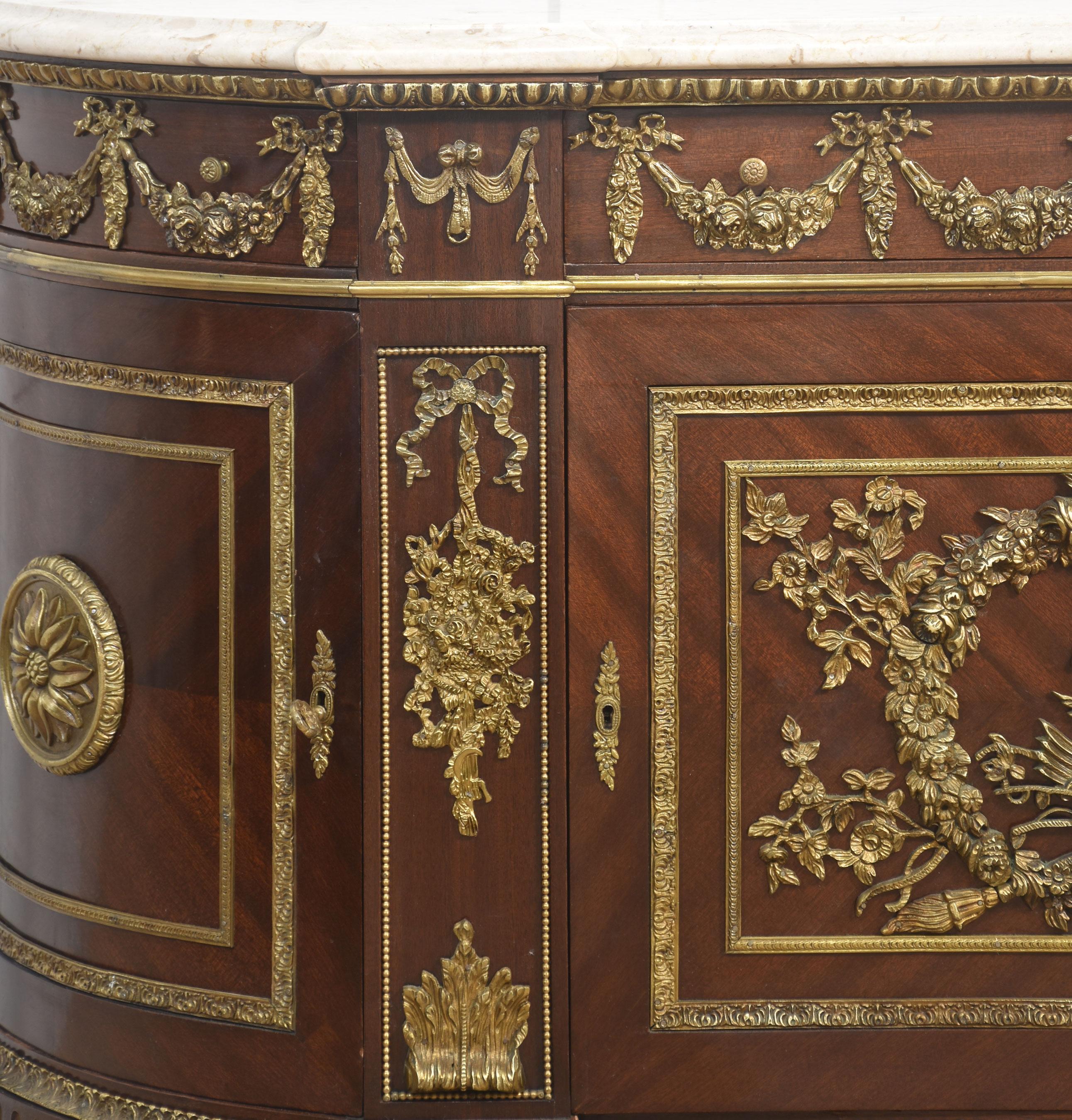 Legno Armadio in mogano in stile Luigi XVI in vendita