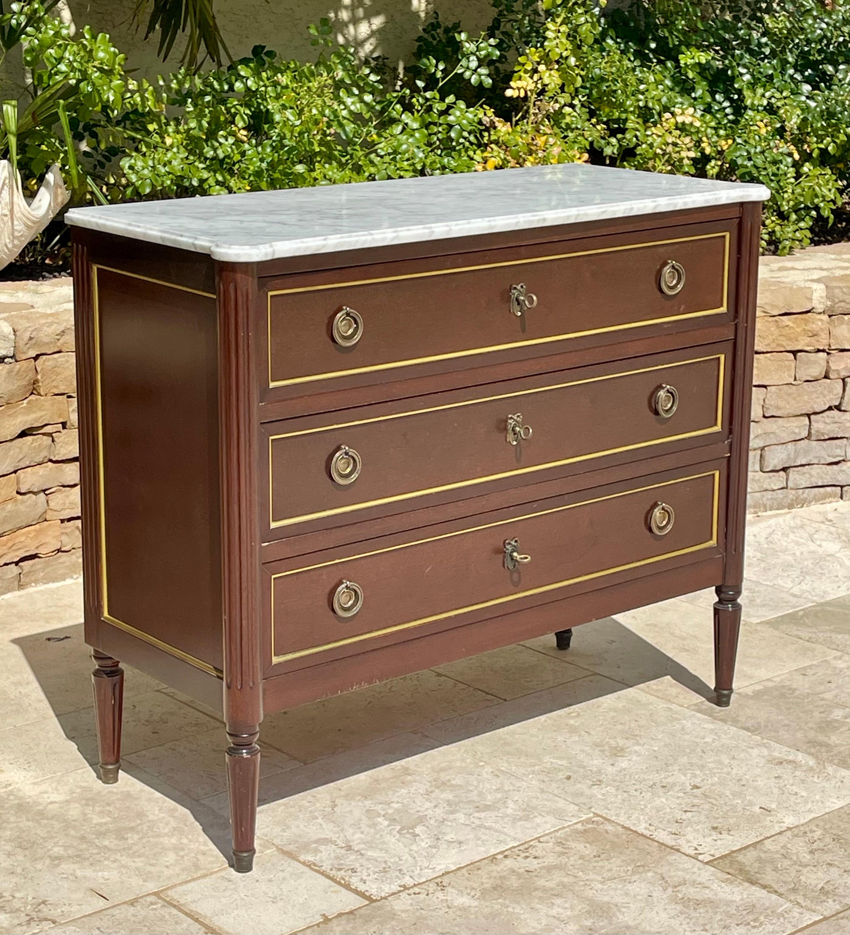 Louis XVI Style Mahogany Chest Of Drawers For Sale 4