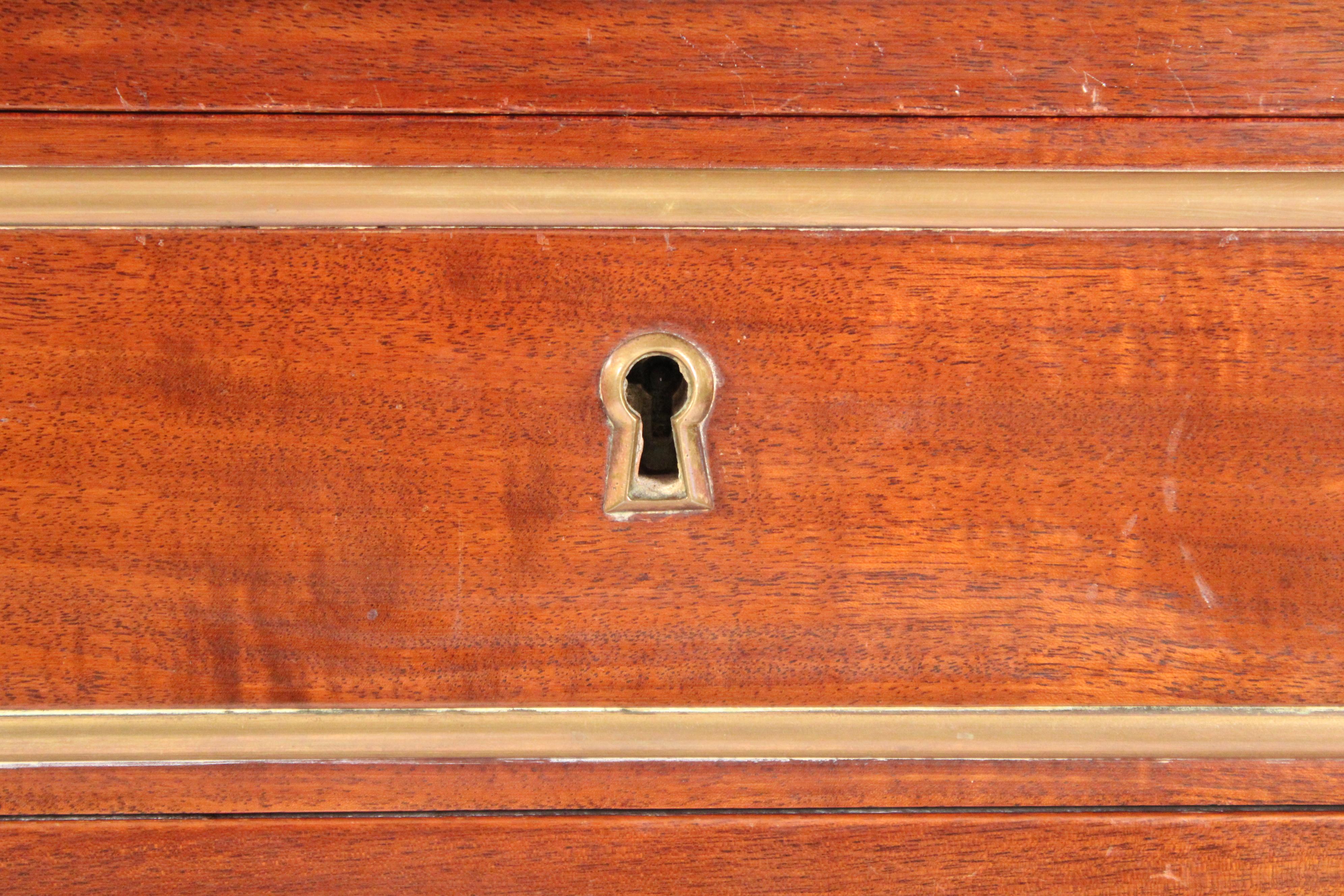 Cassettiera in mogano stile Luigi XVI in vendita 4