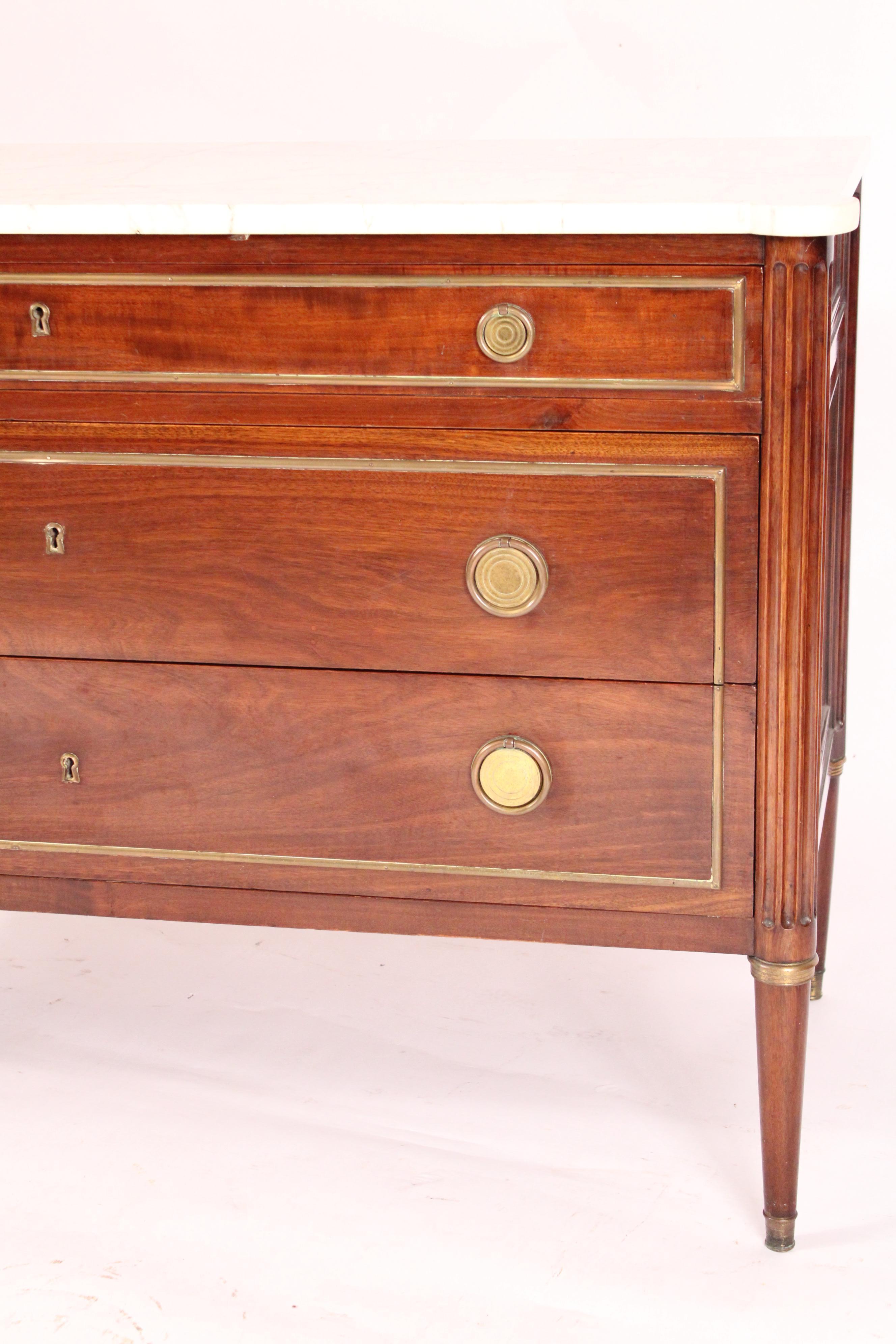 Ottone Cassettiera in mogano stile Luigi XVI in vendita