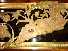 Commode en acajou de style Louis XVI, attribuée à Henry Dasson