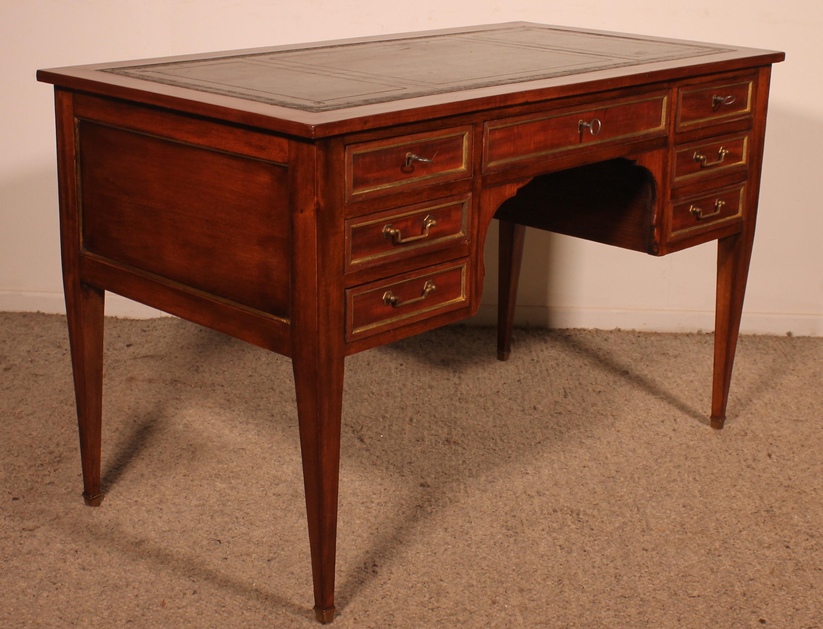 Louis XVI Style Mahogany Desk In Good Condition For Sale In Brussels, Brussels