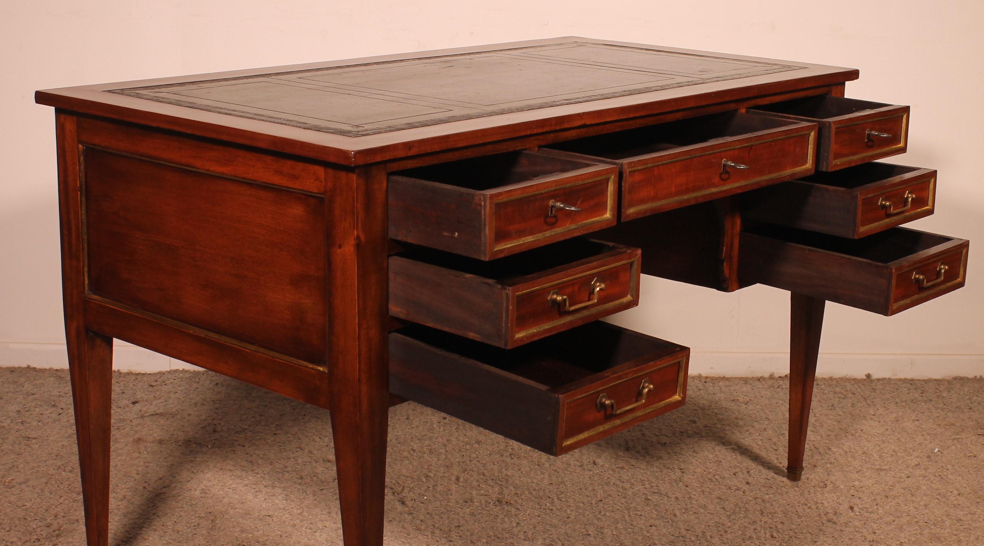 20th Century Louis XVI Style Mahogany Desk For Sale