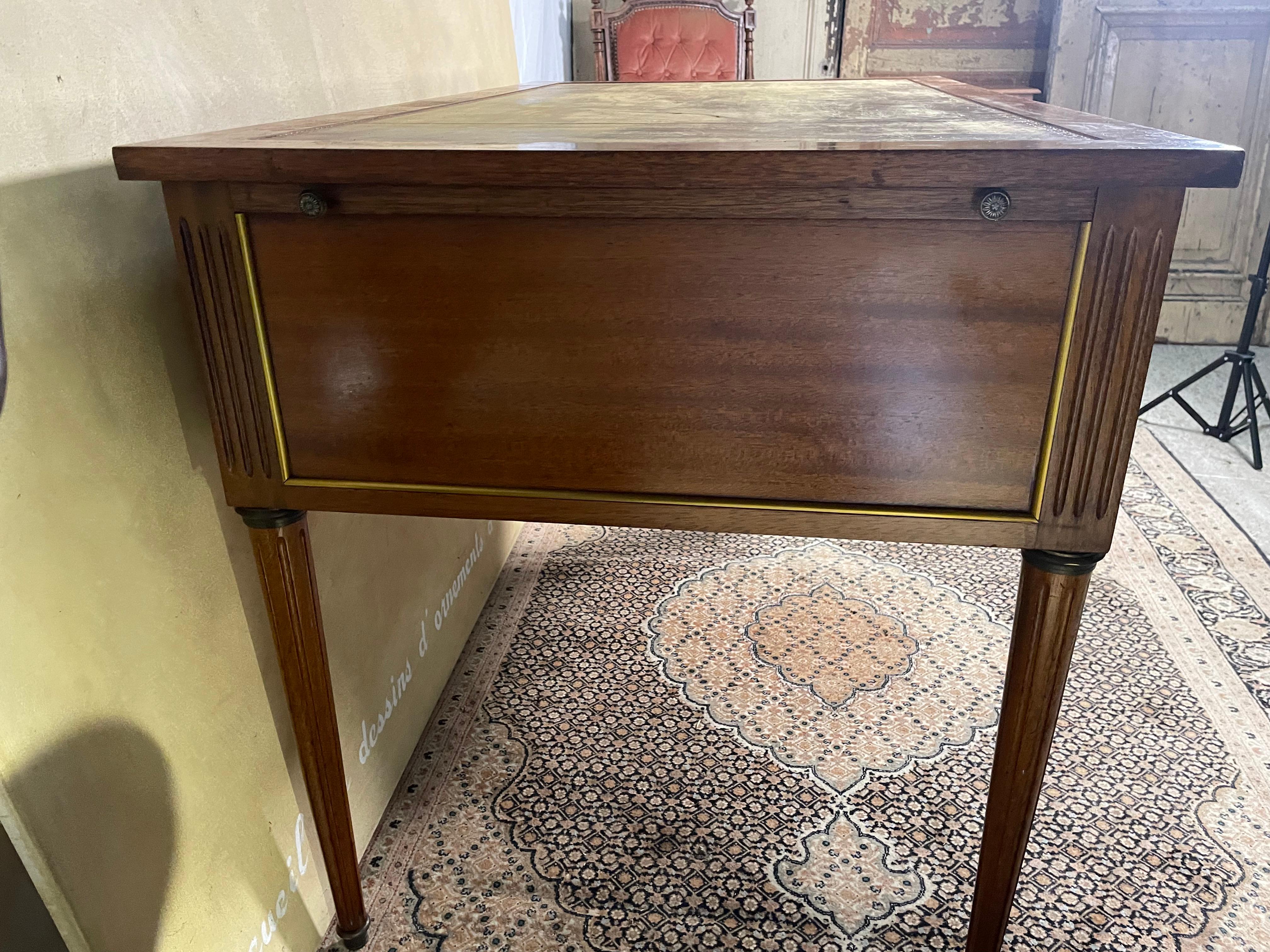 20th Century Louis XVI-Style Mahogany Desk with Leather Writing Surface & Pull-Out Extensions For Sale
