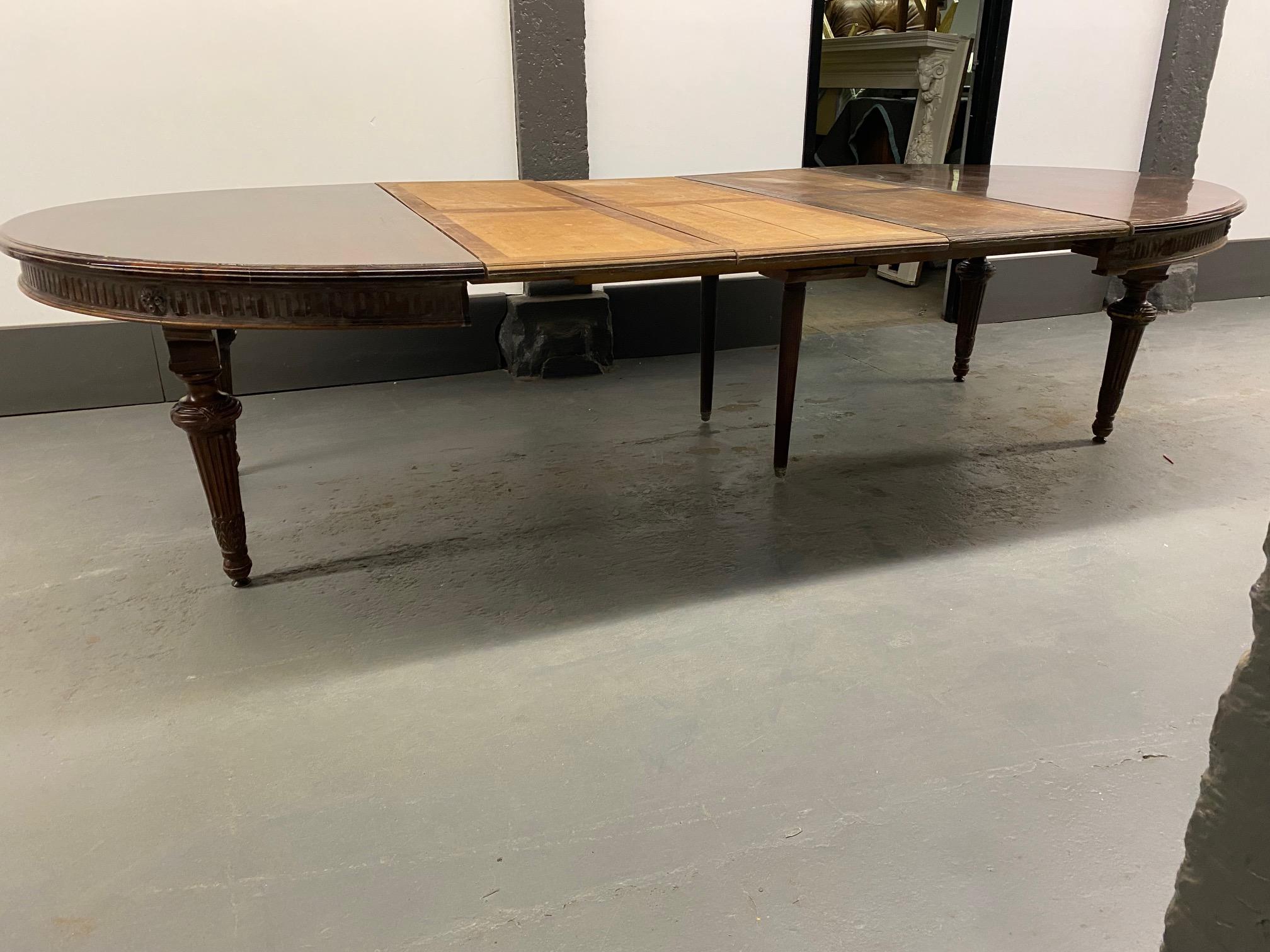Louis XVI Style Mahogany Dining Table For Sale 5