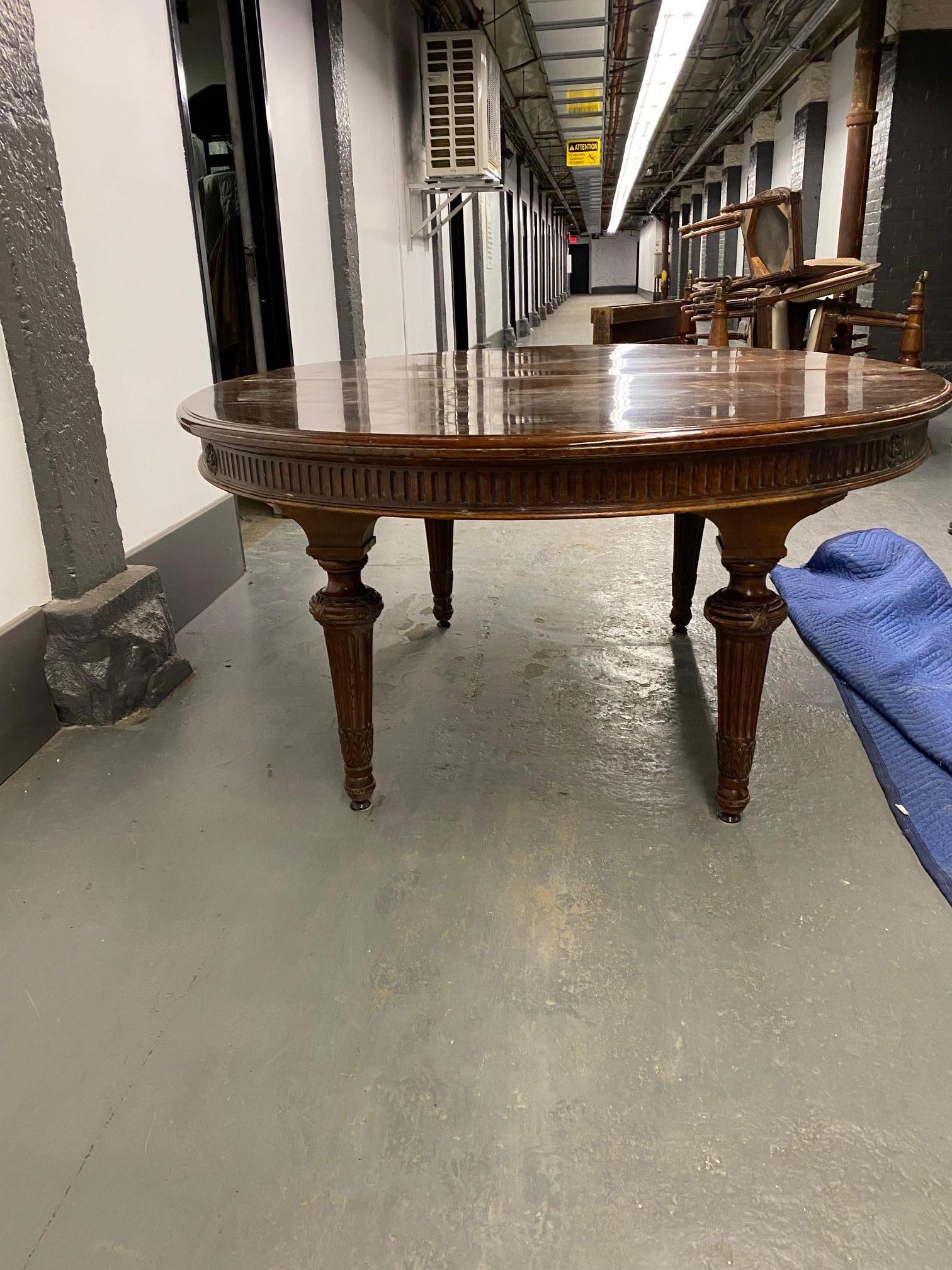Late 19th Century Louis XVI Style Mahogany Dining Table For Sale