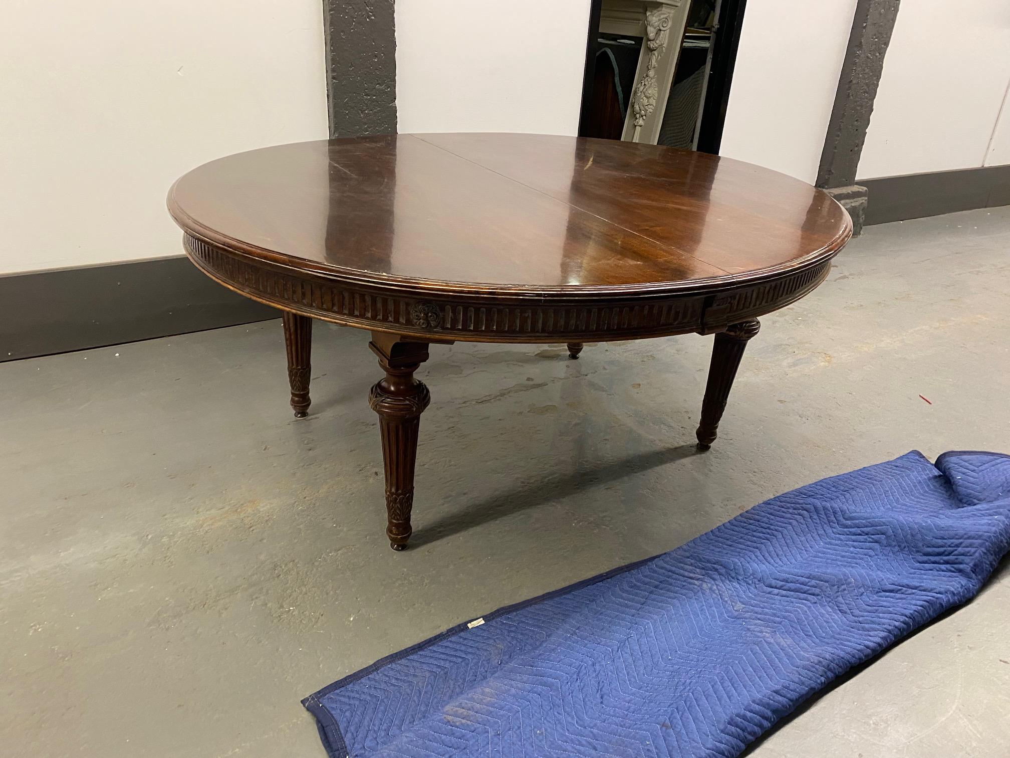 Louis XVI Style Mahogany Dining Table For Sale 2