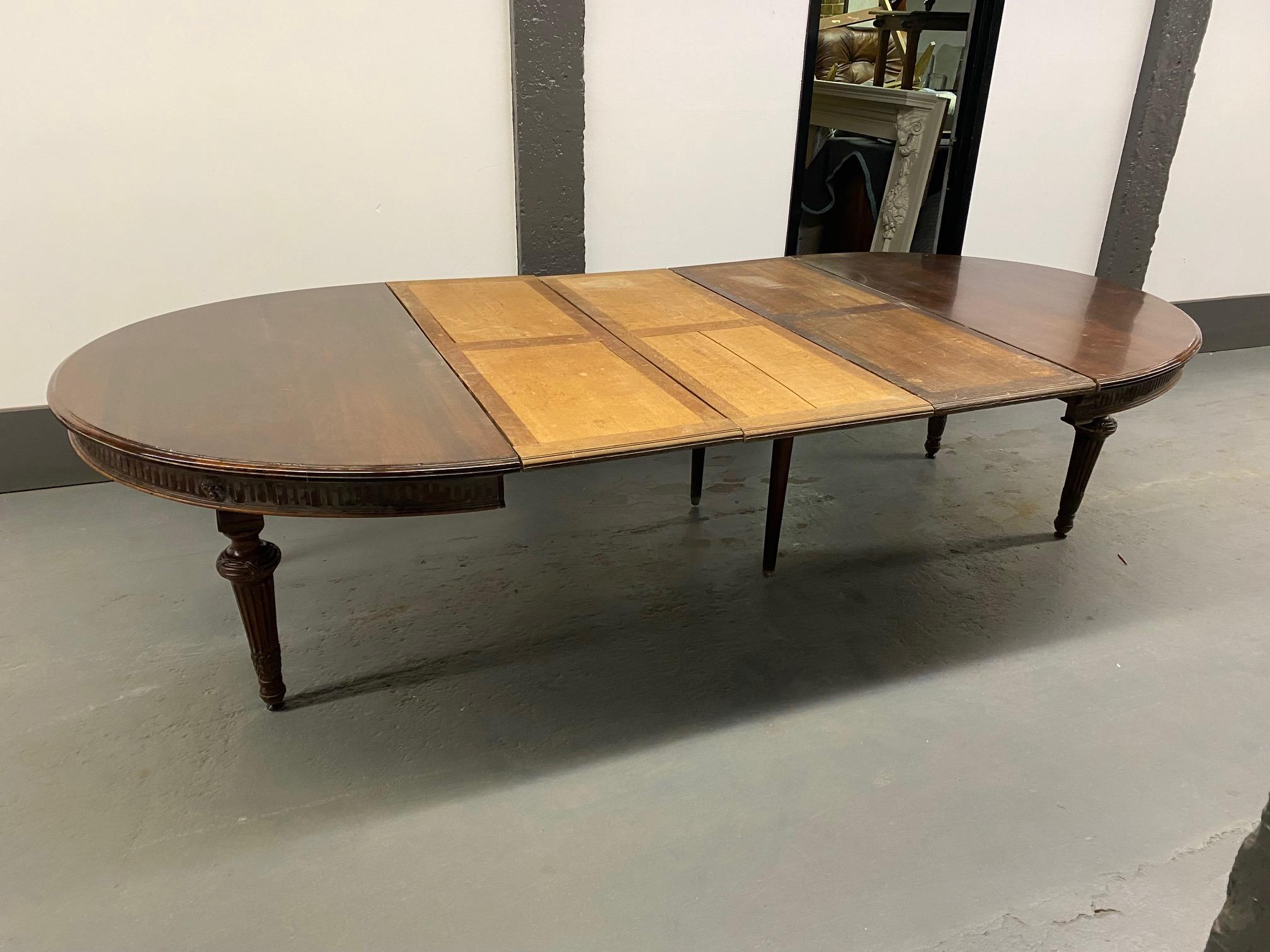 Louis XVI Style Mahogany Dining Table For Sale 4