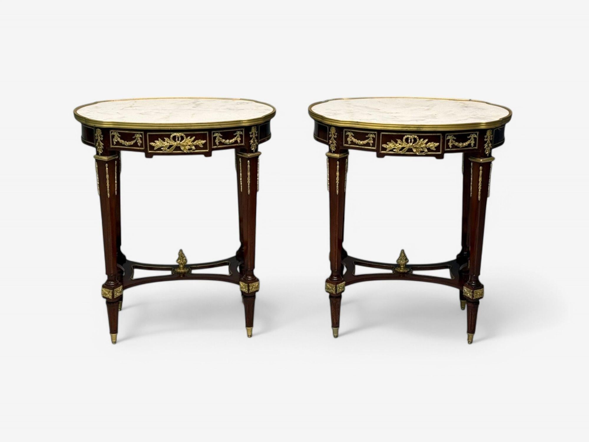 Tables d'appoint de style Louis XVI, acajou, bronze doré, marbre, Europe, 1970 Bon état - En vente à Manhasset, NY