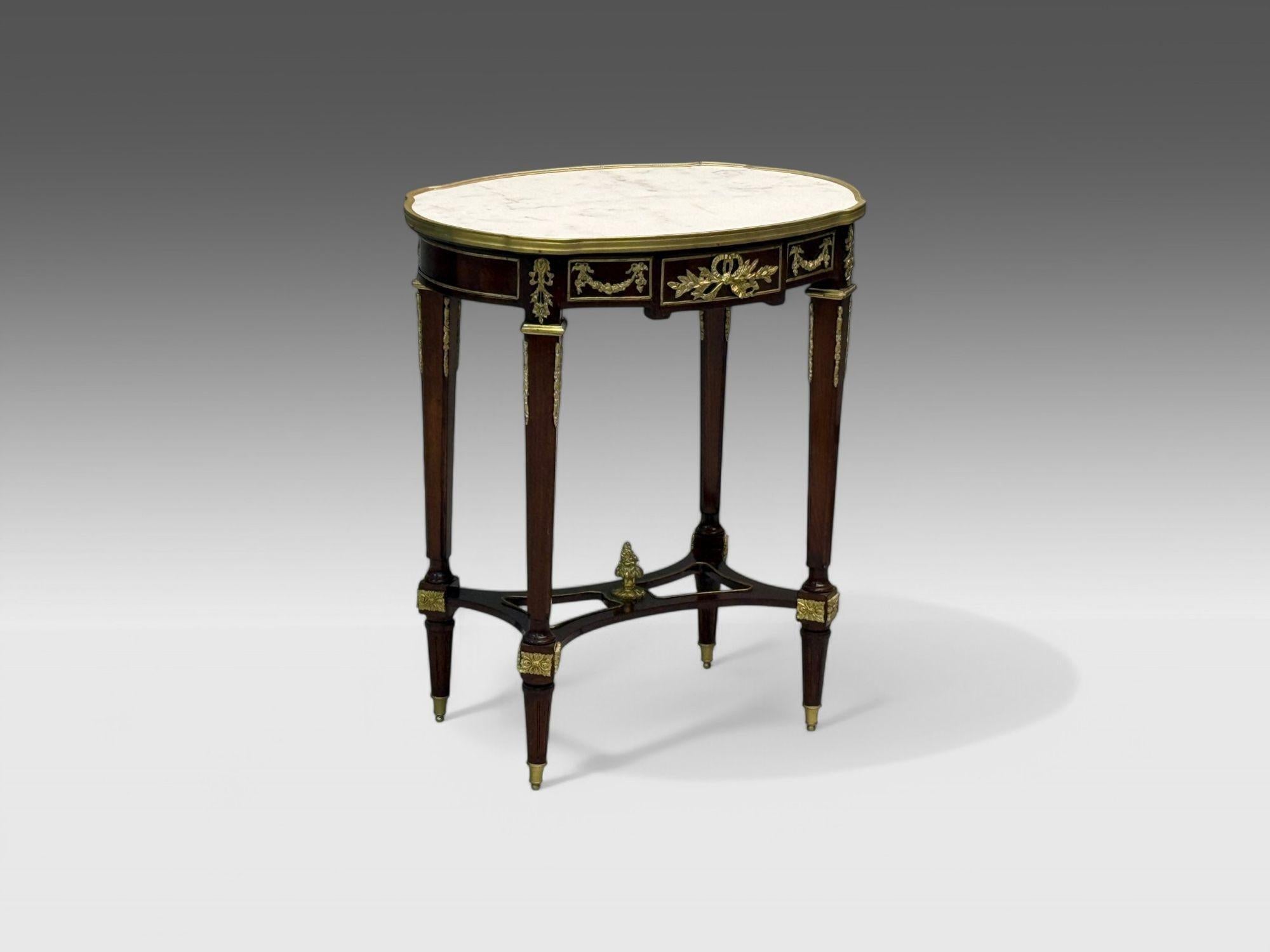 Bronze Tables d'appoint de style Louis XVI, acajou, bronze doré, marbre, Europe, 1970 en vente