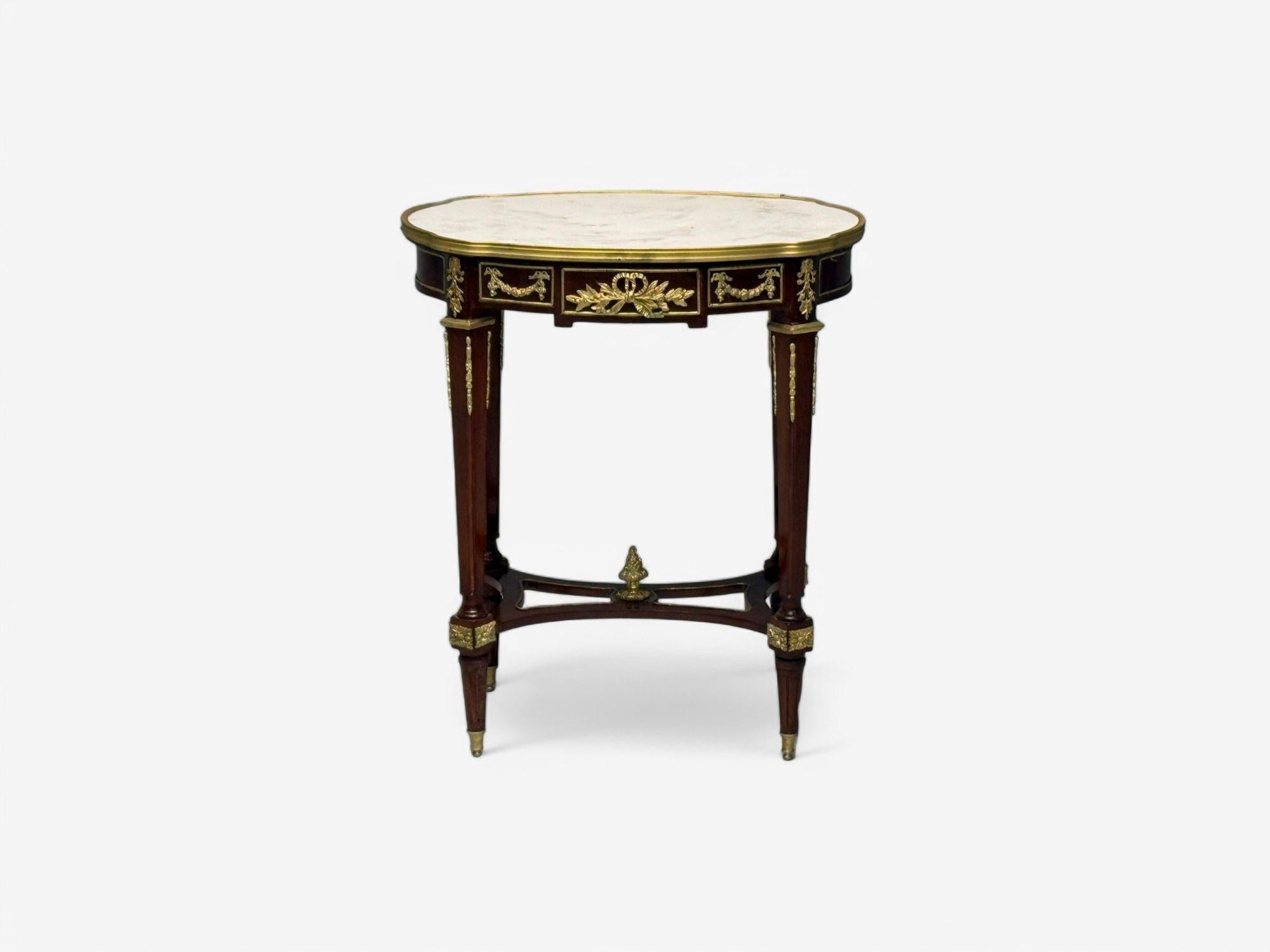Tables d'appoint de style Louis XVI, acajou, bronze doré, marbre, Europe, 1970 en vente 1