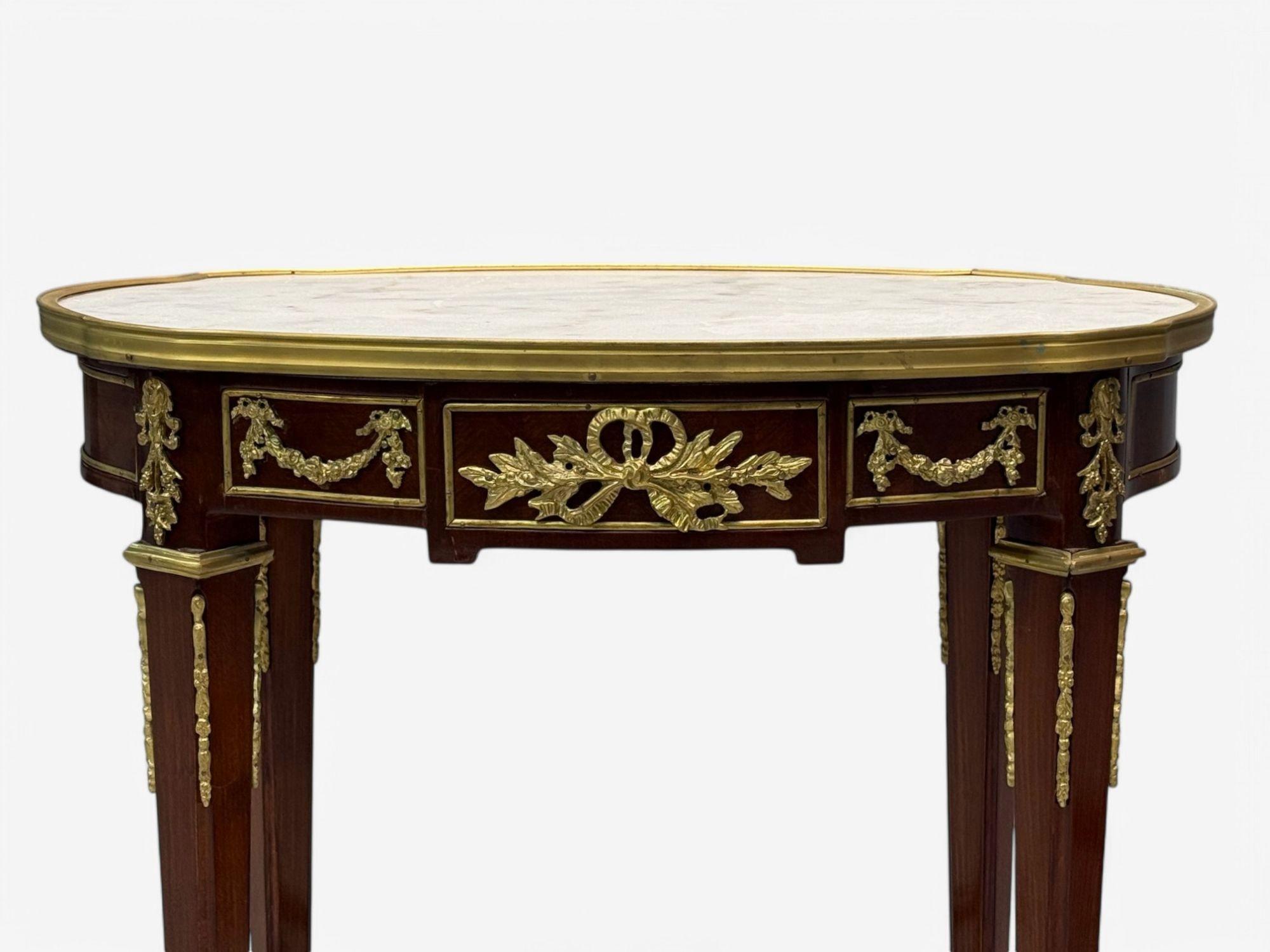 Tables d'appoint de style Louis XVI, acajou, bronze doré, marbre, Europe, 1970 en vente 2