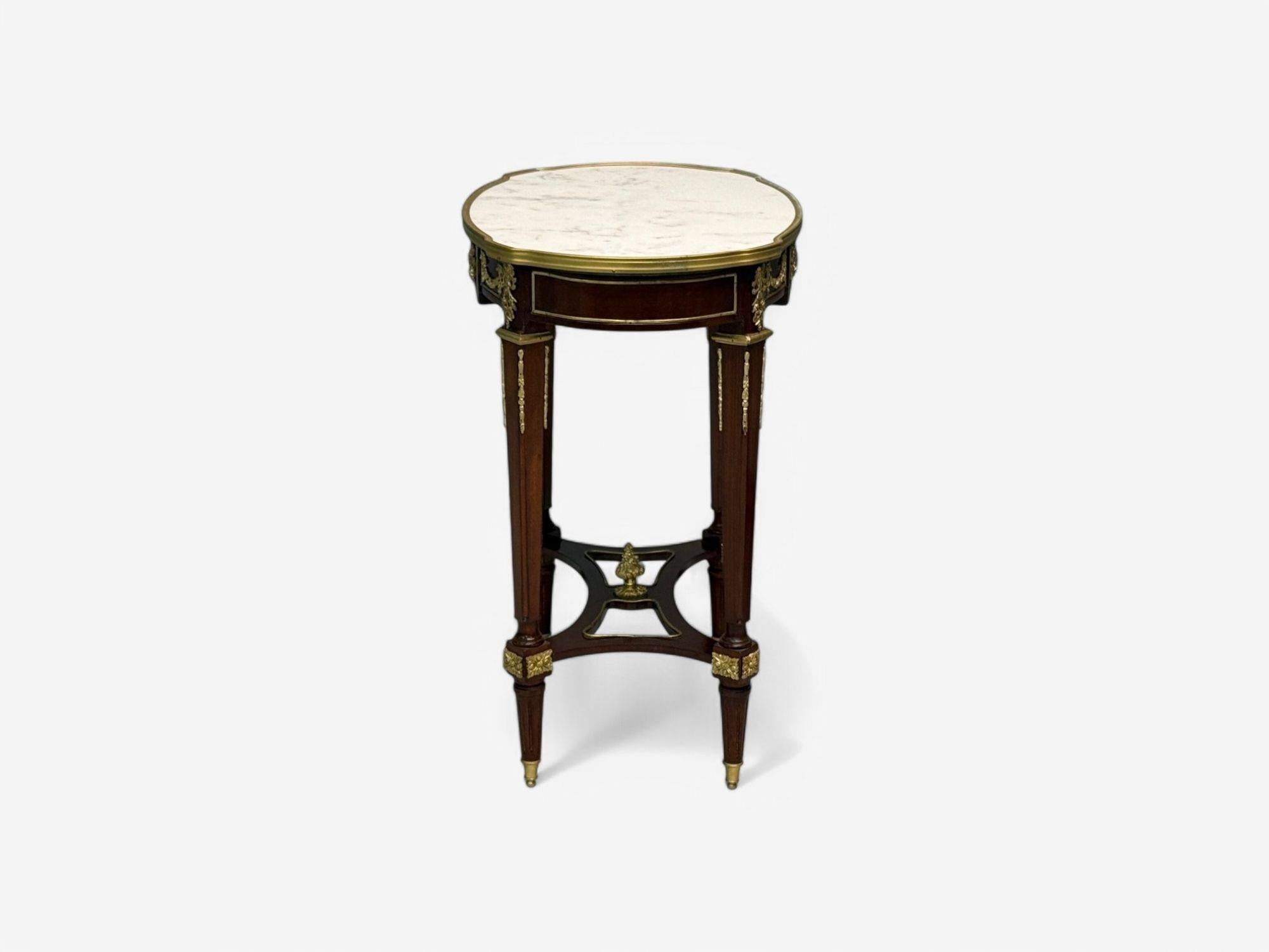 Tables d'appoint de style Louis XVI, acajou, bronze doré, marbre, Europe, 1970 en vente 3